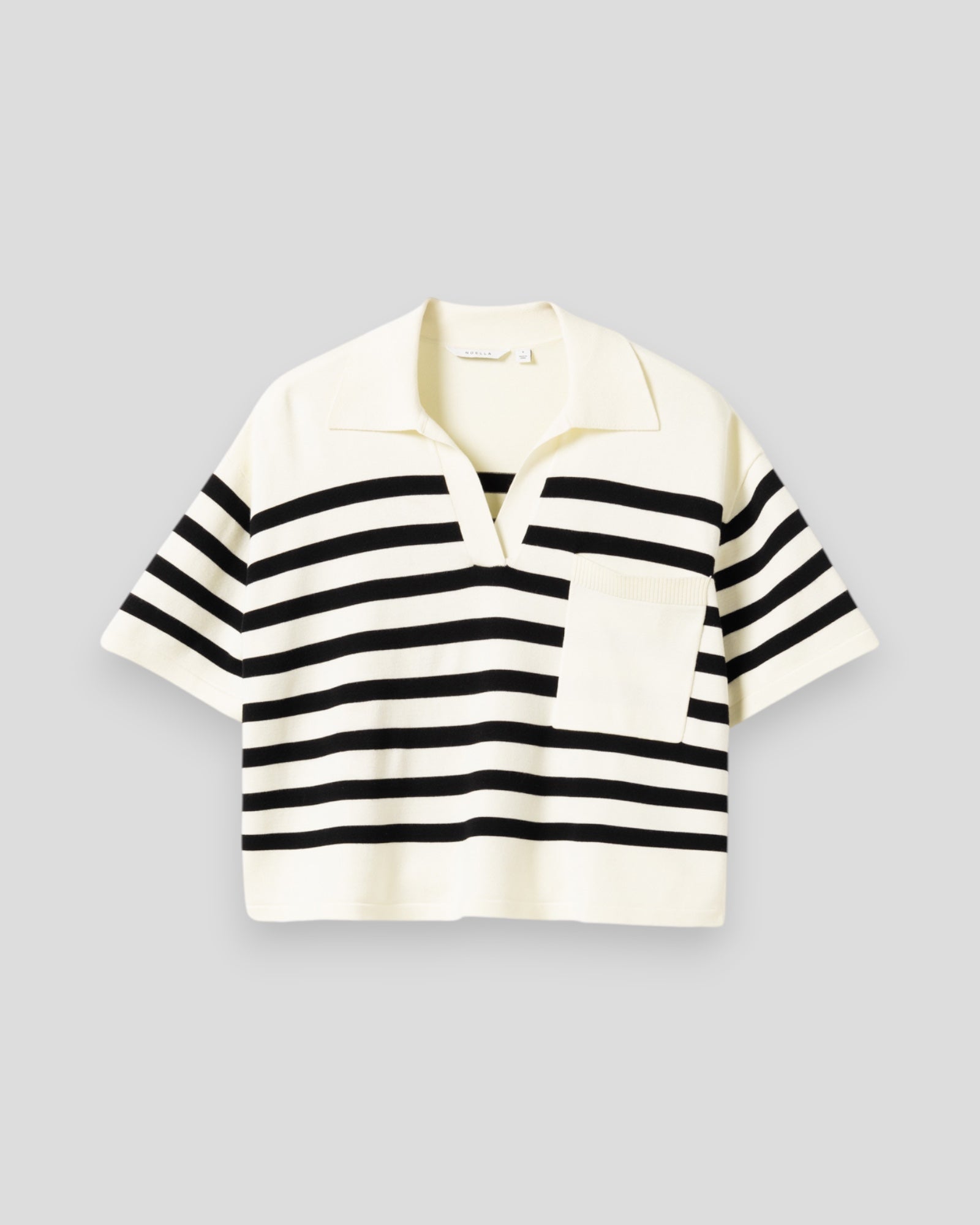 Noella N-Maryann strikket damebluse i sort med sorte og hvide striber, afslappet og stilfuld til kvinder.