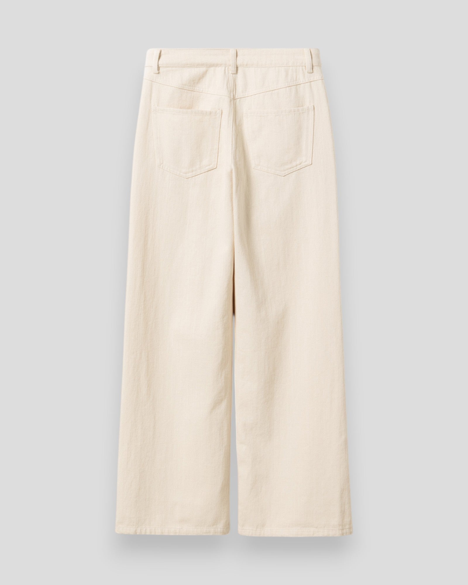 Kvinde bukser fra Noella N-Melo MW Jeans i ivory farve, vist med lukket lukning og pasform.