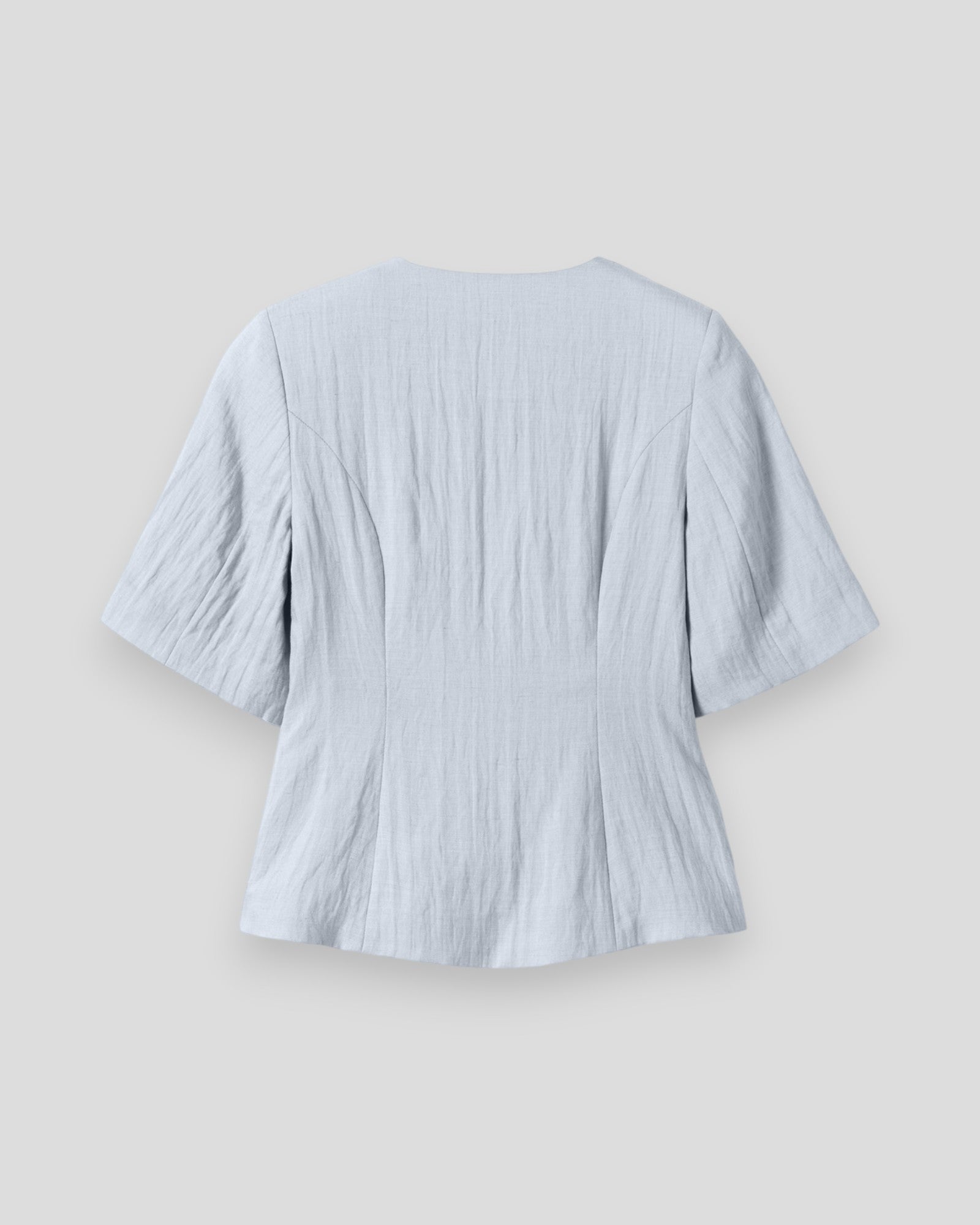 Kvinde i Noella N-Kasaundra blazer i dove blå, elegant og stilfuld kvindeblazer i blødt stof.