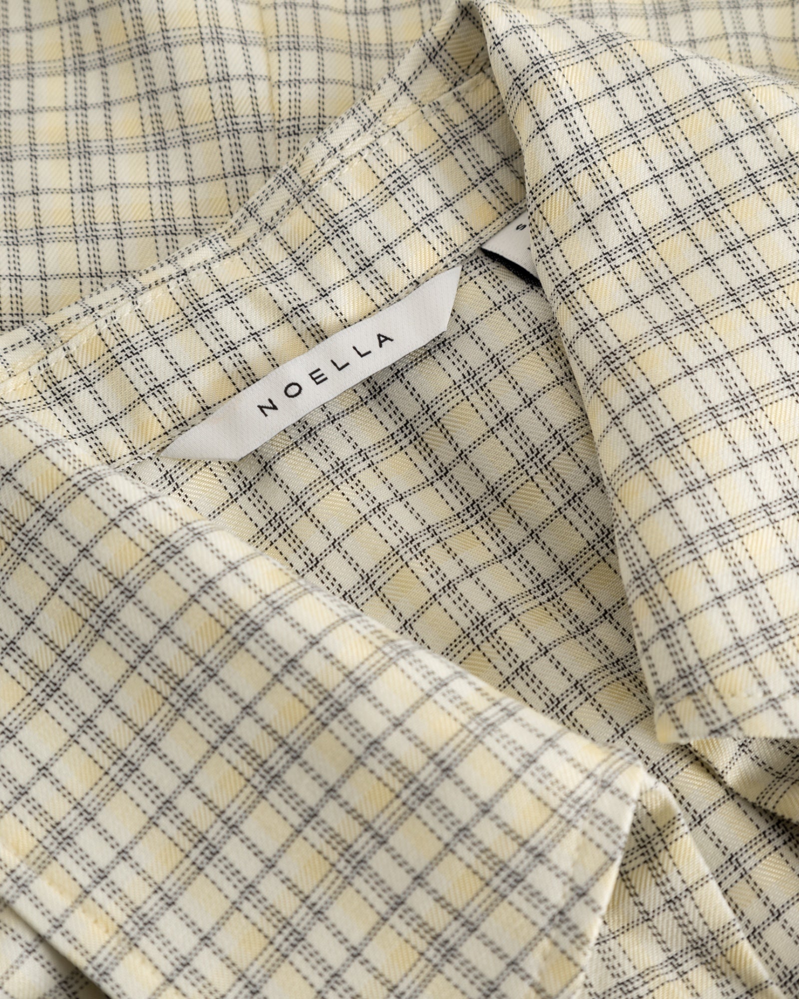 Noella N-Miko bluse til kvinder i gul tern, let og stilfuld top med frisk checkmønster og moderne pasform.