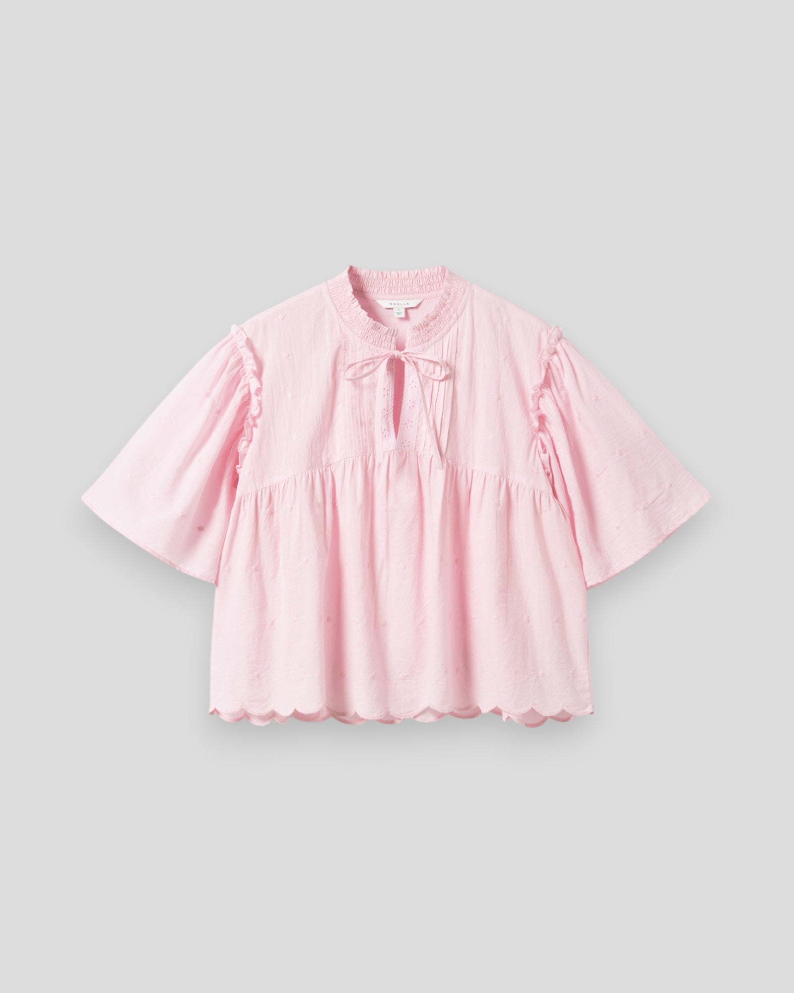 Noella N-Marielle damebluse i blush pink med let stof og klassisk snit, perfekt til hverdag og formelle anledninger.