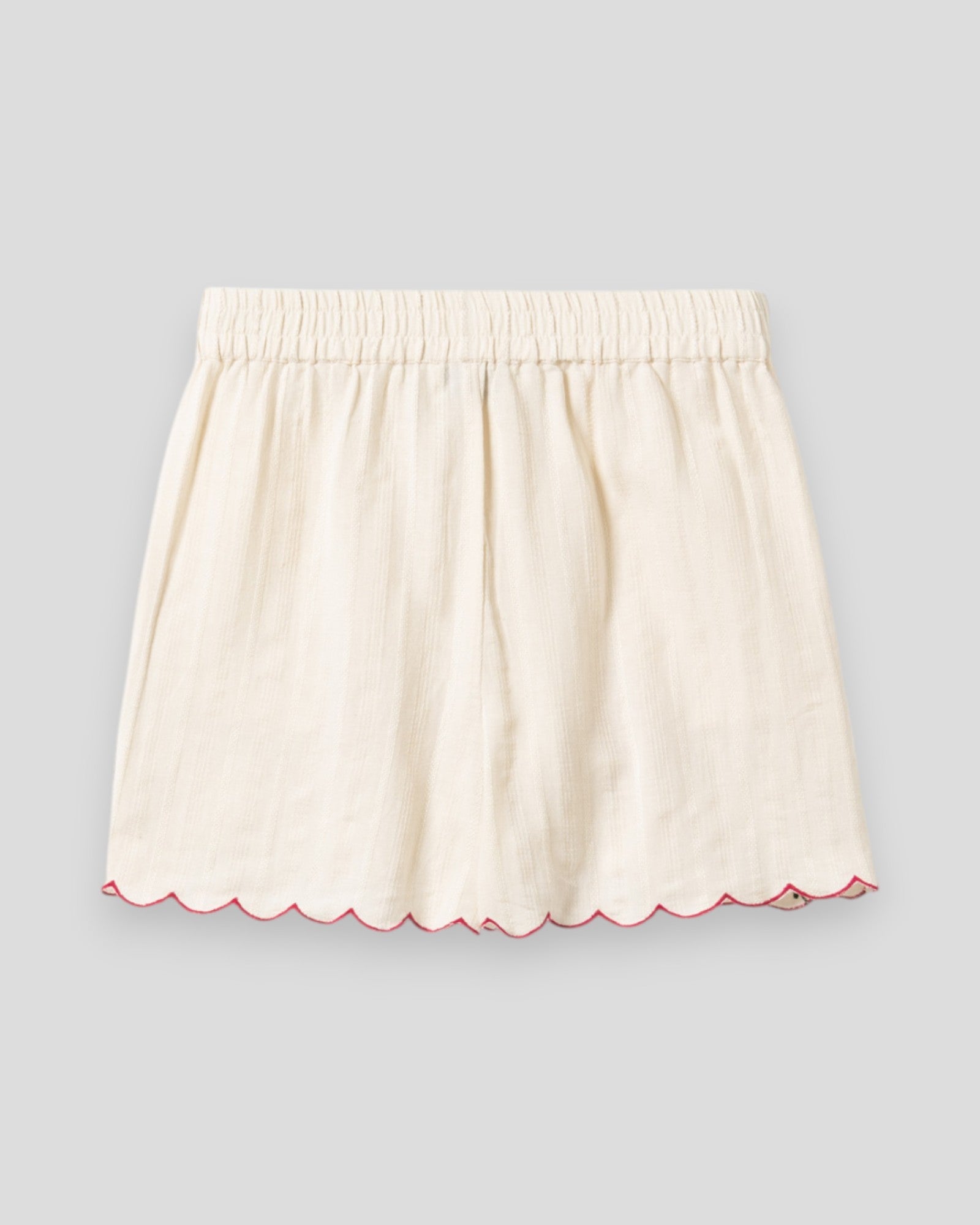Noella N-Layne MW dameshorts i offwhite med afslappet pasform og elastisk talje, perfekt til sommer eller afslappede dage