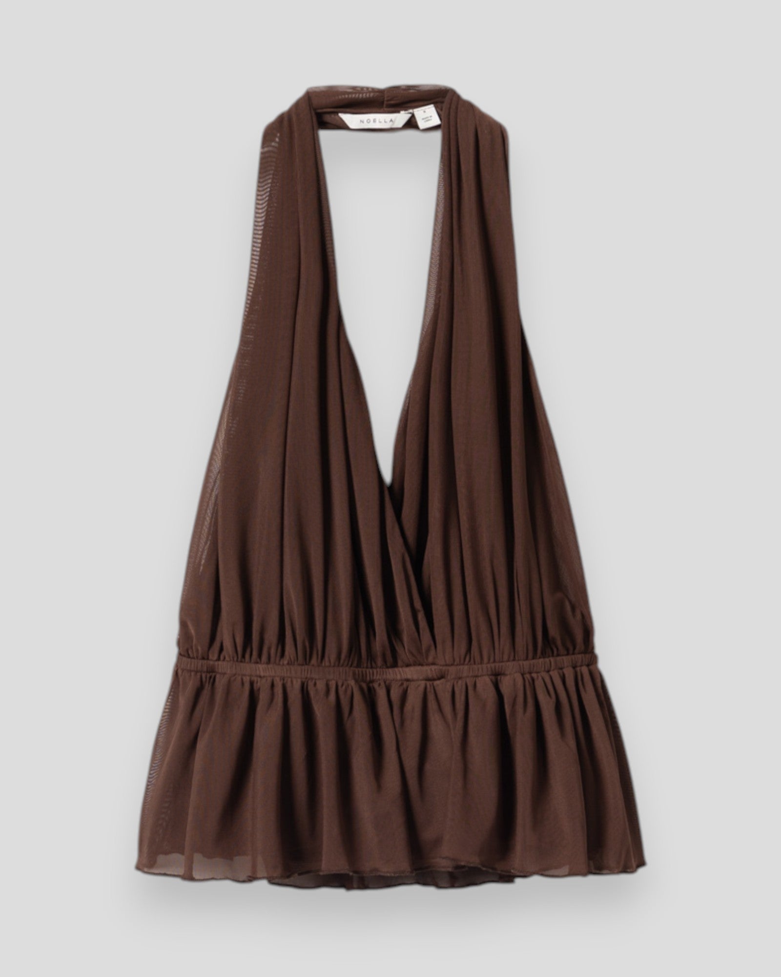Noella N-Melodie kvindetop i brun med rynket detaljer og korte ærmer, vist på model.