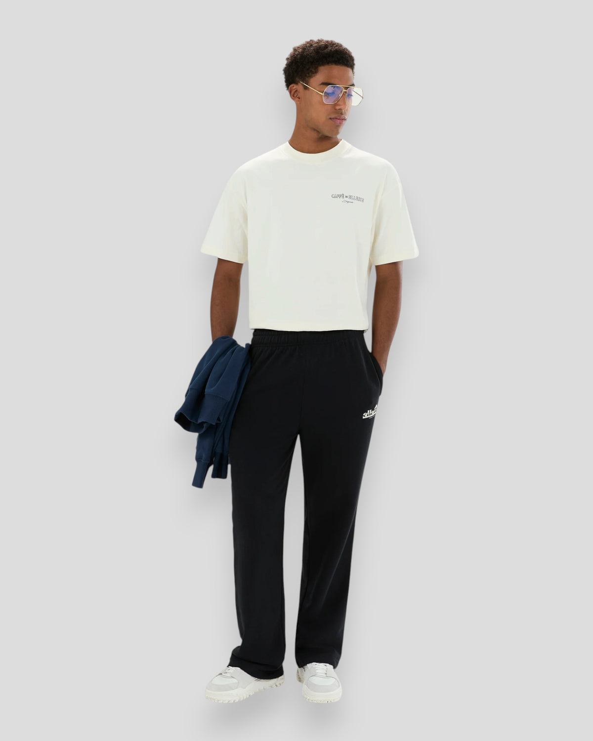 Ellesse Deca Tee i ecru med kortærmede detaljer og klassisk T-shirt-design