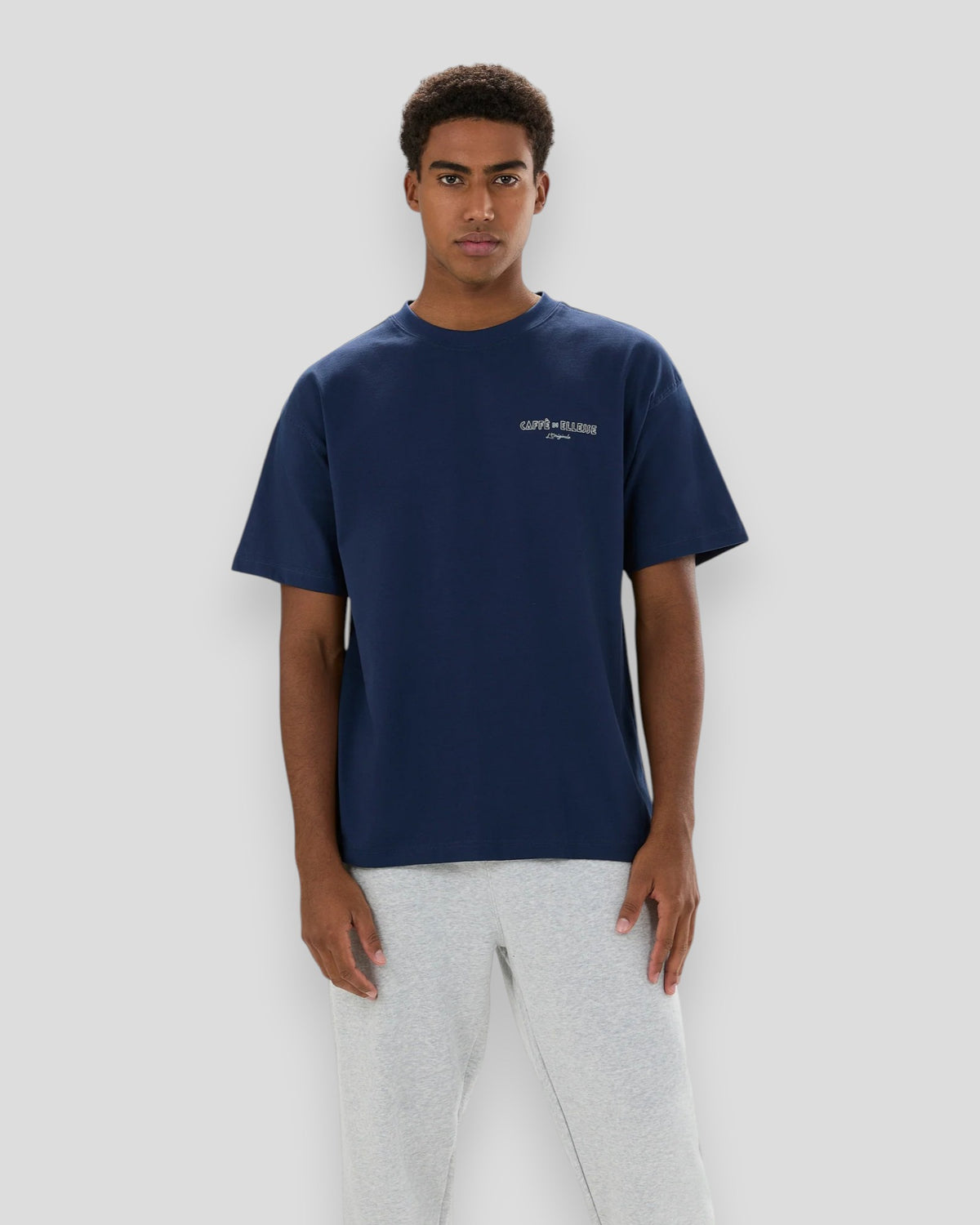 Ellesse Deca Tee i navy med klassisk T-shirt-design set forfra