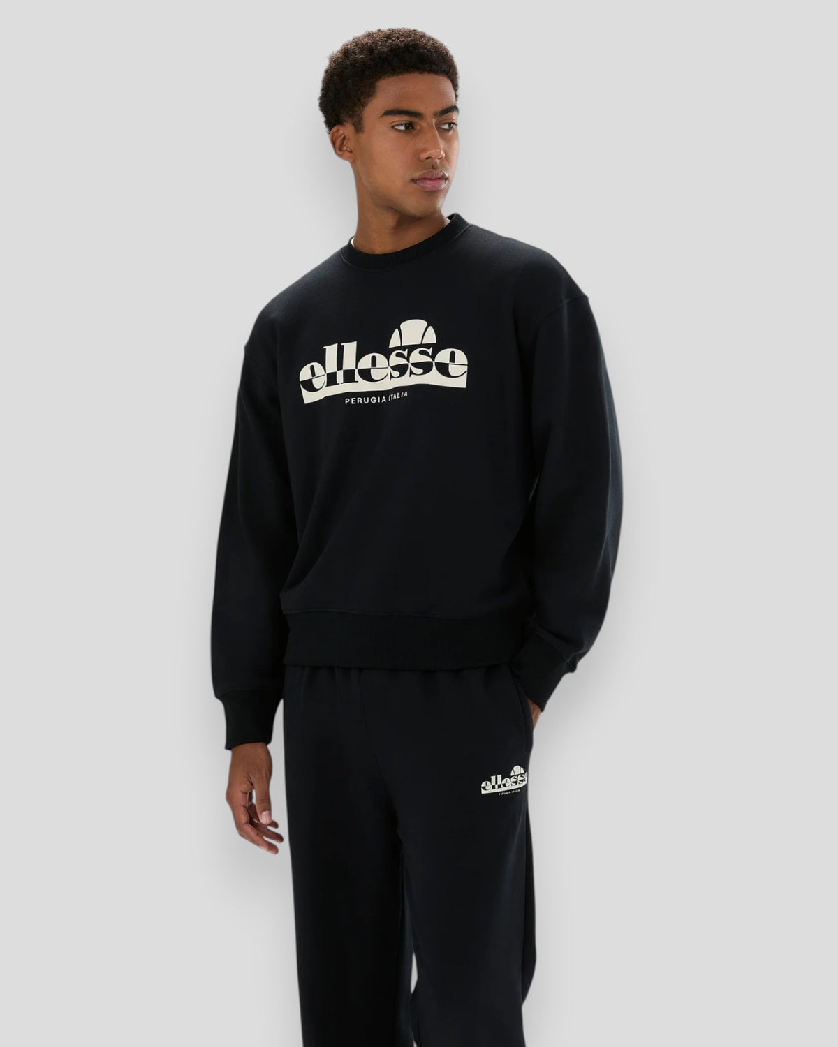 Ellesse Plerica sweatshirt i sort vist forfra