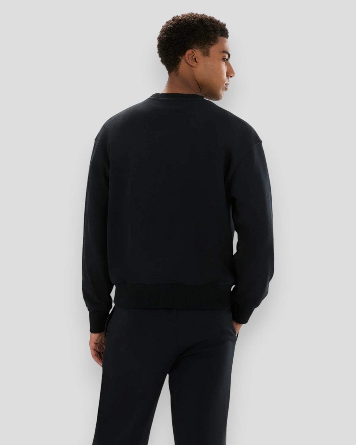 Ellesse Plerica sweatshirt i sort set forfra med klassisk design