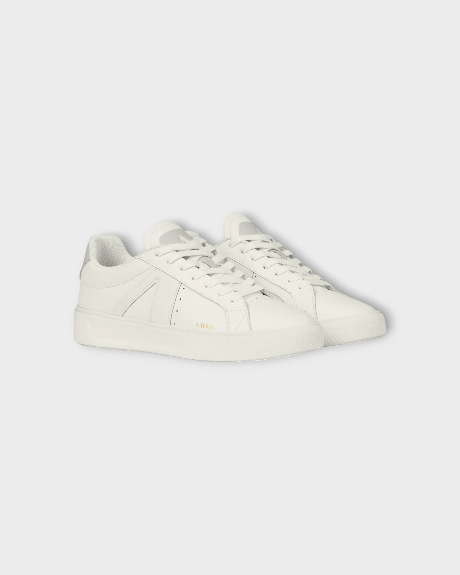 Essence Leather OG-22 White - Hvide Arkk Copenhagen Herre Sneakers. Her set forfra.