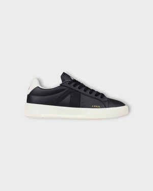 Essence Leather OG-22 - Black Bright White - Sorte Arkk Copenhagen herre Sneakers. Her set forfra. Her ses højre sko.