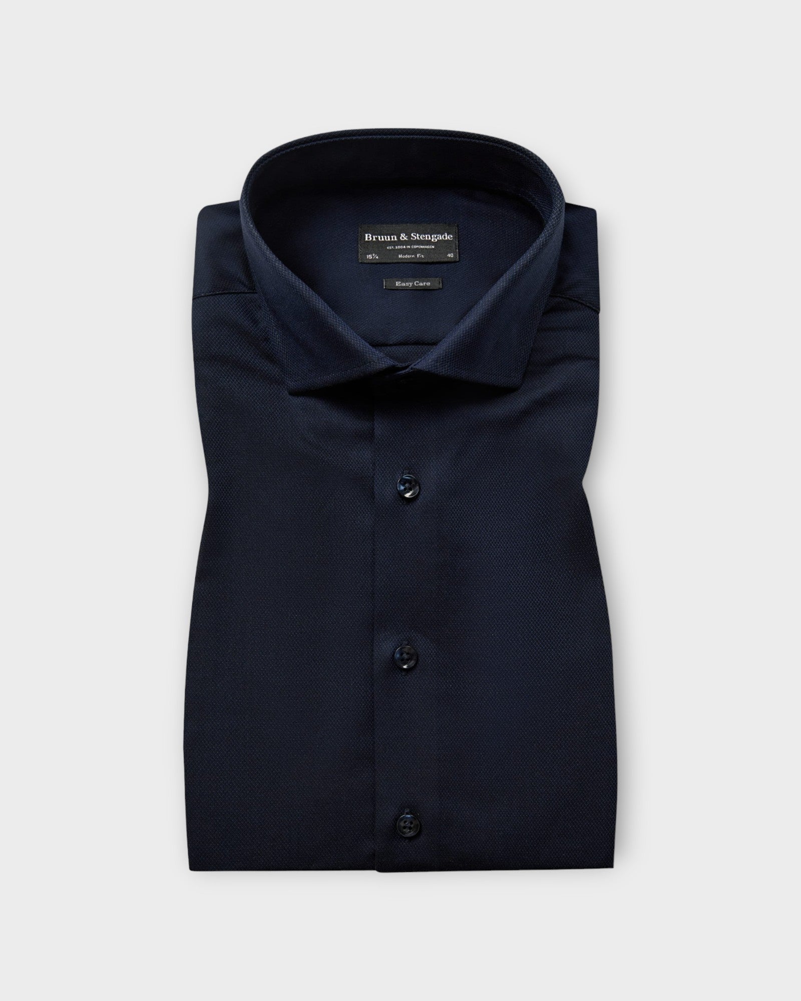 Carmelo Modern Fit Shirt Navy - Mørkeblå Bruun og Stengade Skjorte til Mænd. Her set forfra.