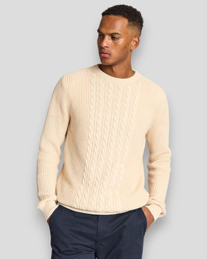 Dobbeltbæltet Adriano regular fit strikketøj fra Bruun & Stengade med blødt, komfortabelt design i neutrale farver.
