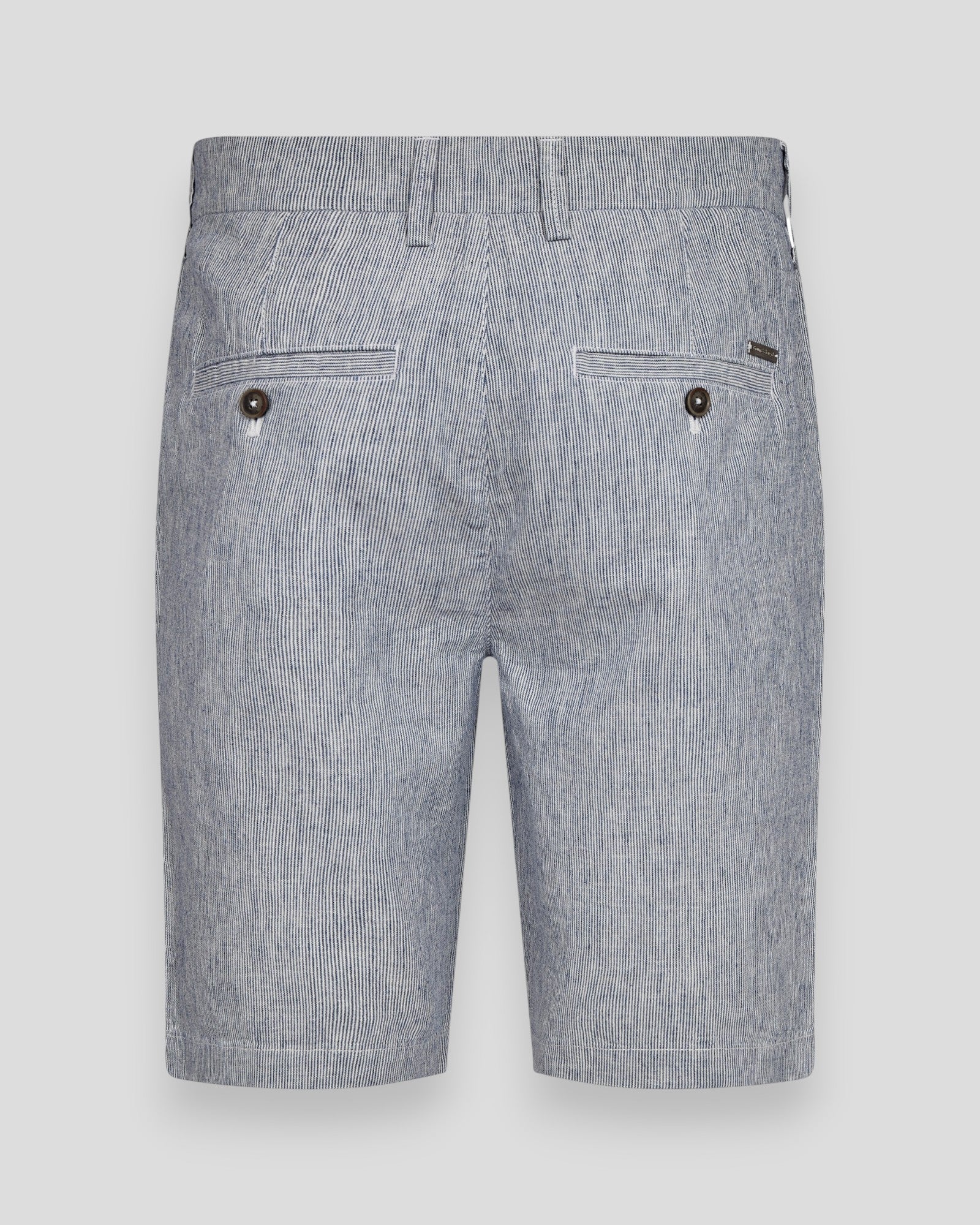 Navy og hvide Darion regular fit shorts fra Bruun & Stengade, afslappet stil, synlig foran med lommer og justerbar talje