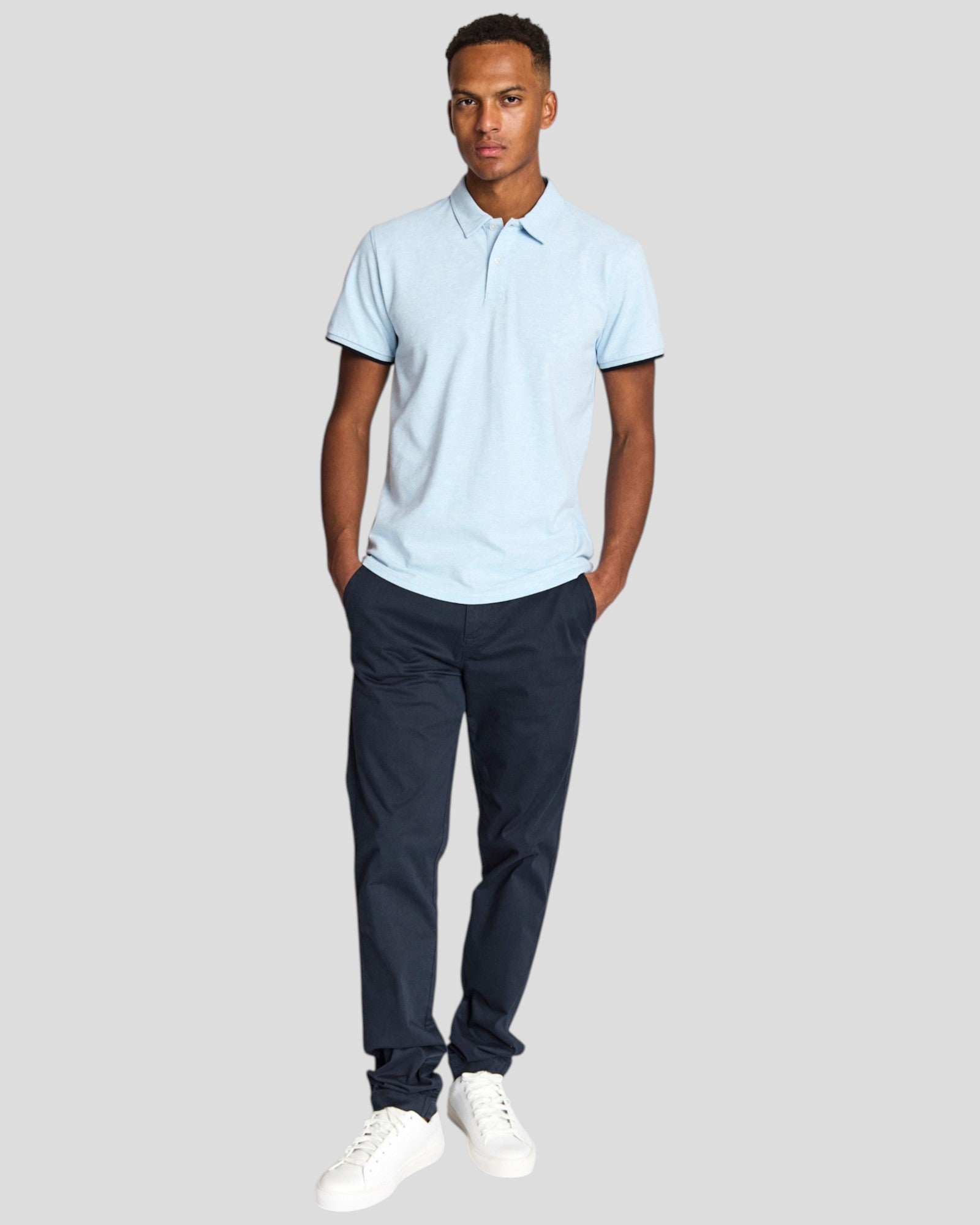 Bruun & Stengade Delos regular fit polo shirt i lyseblå med krave og knapper, perfekt til casual stil.