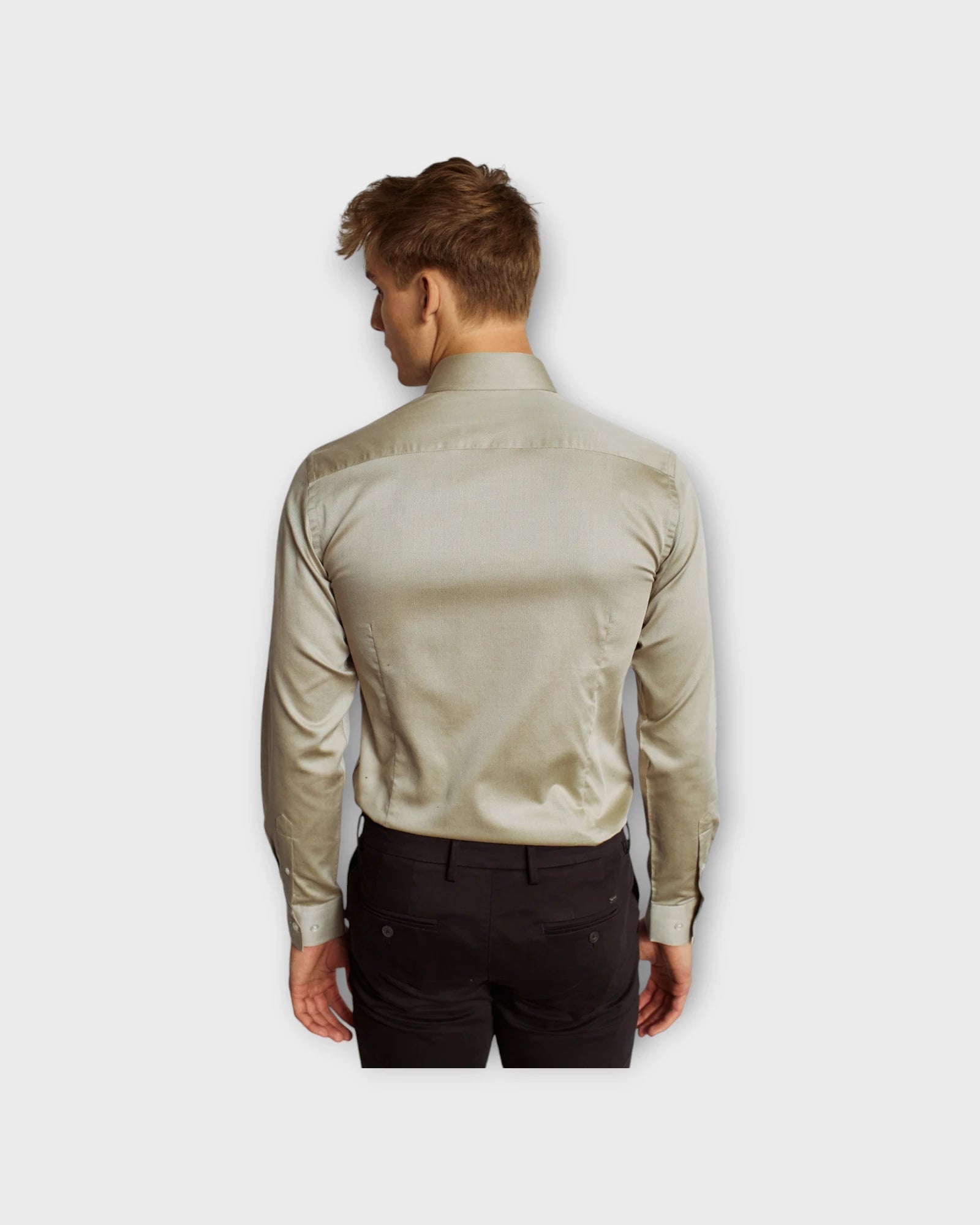 Conley Modern Fit Shirt Light Brown - Brun Herre Skjorte fra Bruun & Stengade. Her set på model bagfra.