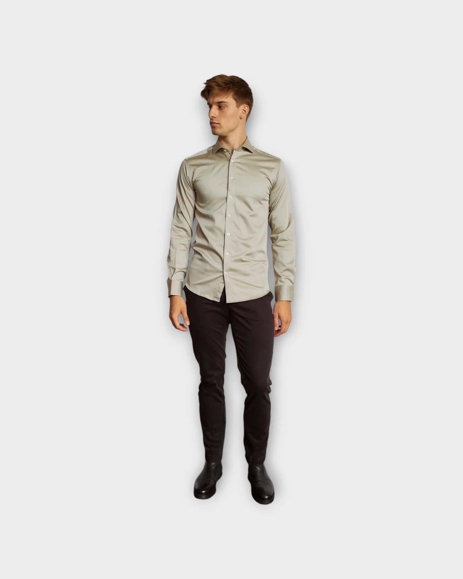 Conley Modern Fit Shirt Light Brown - Brun Herre Skjorte fra Bruun & Stengade. Her set på model forfra.