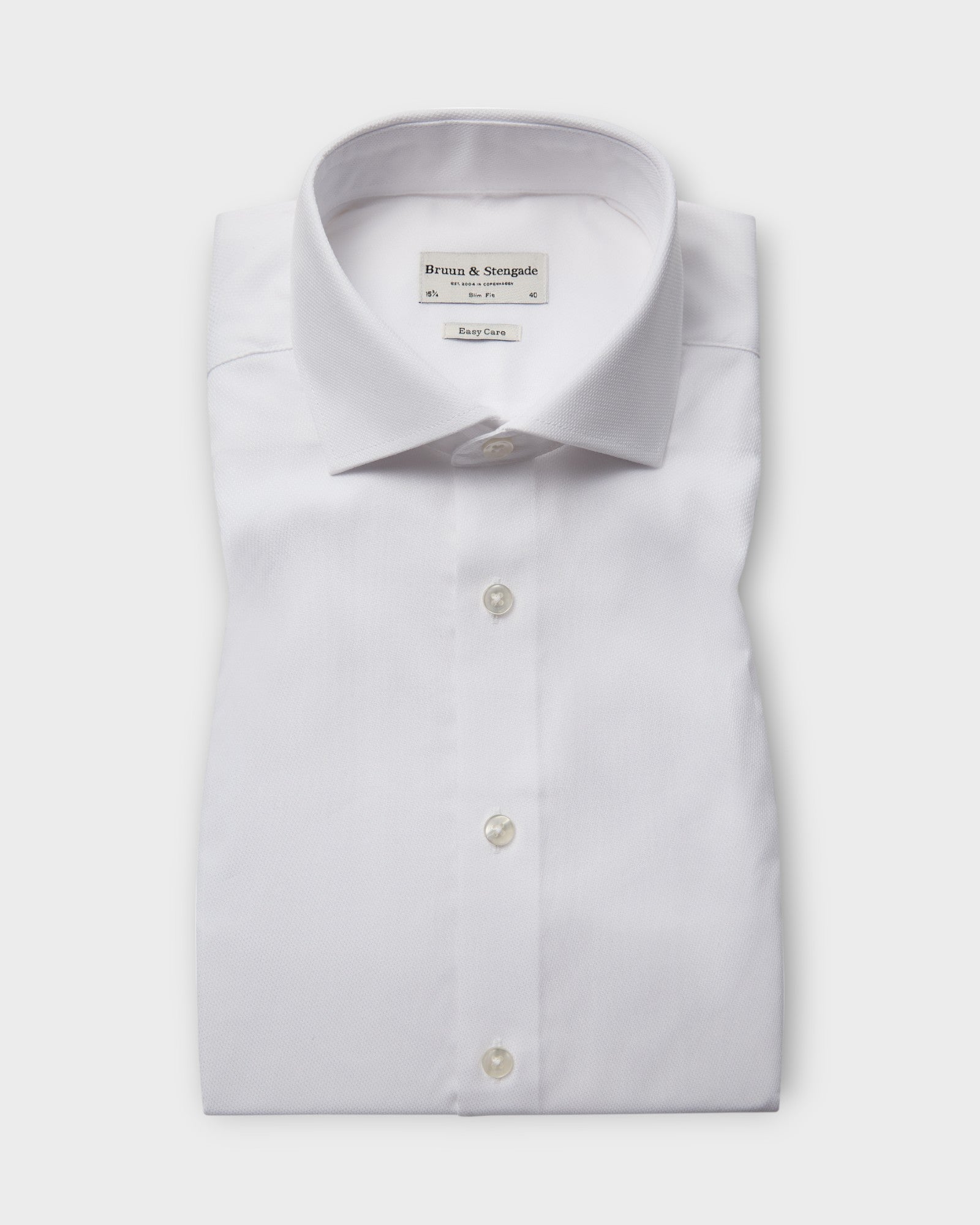 Reed Slim Fit Shirt White fra Bruun og Stengade. Hvid langærmet herre skjorte. Her set forfra.