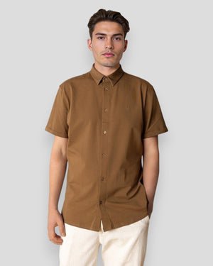 Clean Cut Copenhagen brown formal stretch shirt with short sleeves, tailored fit, and classic collar on a white background.