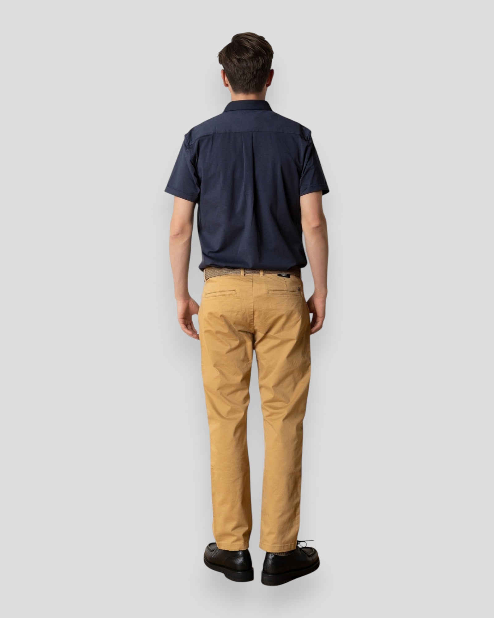 Navy formal stretch skjorte fra Clean Cut Copenhagen, let stof, klassisk pasform, korte ærmer, elegant design.