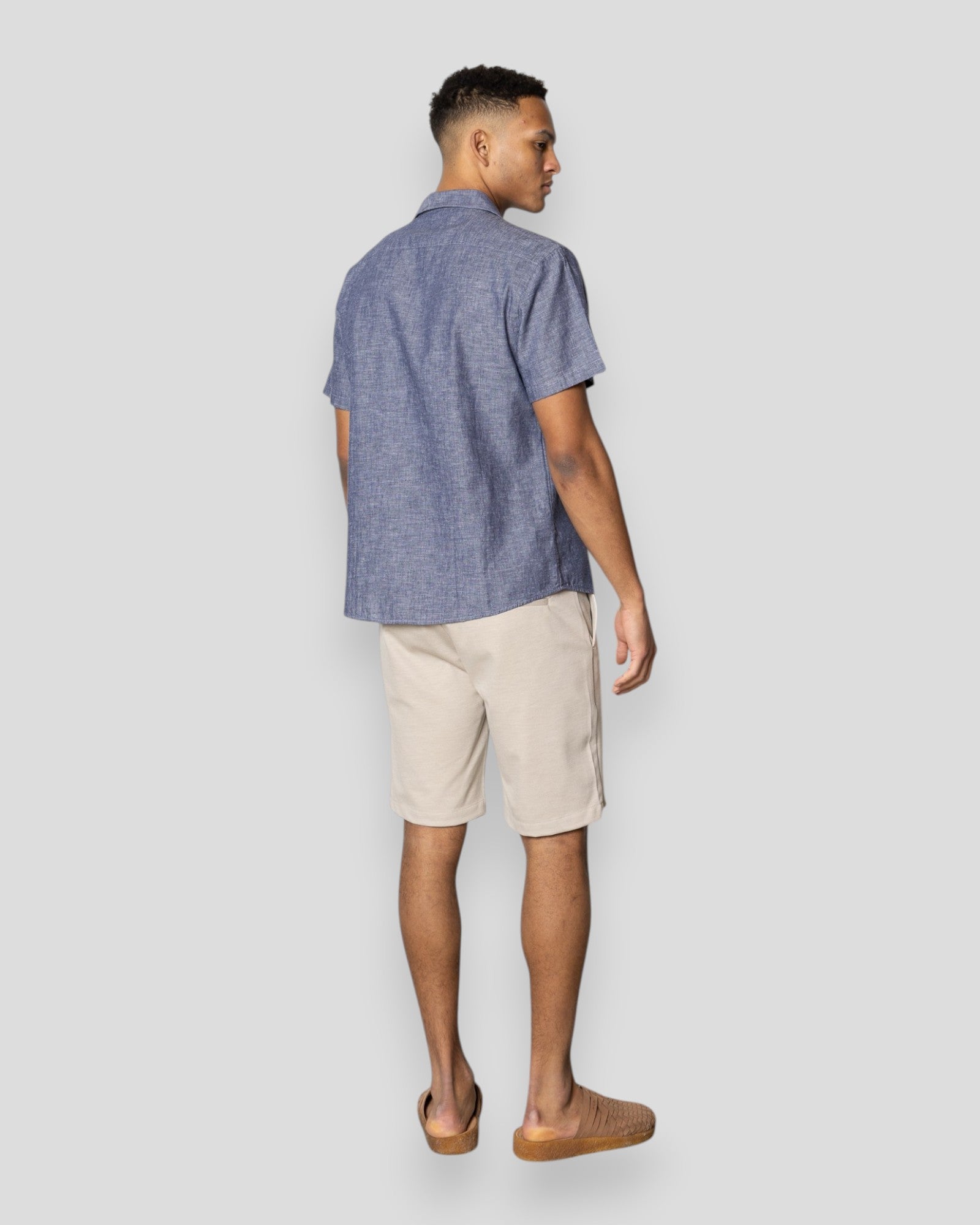 Ecru Milano Brendon Jersey Shorts fra Clean Cut Copenhagen vist på modell, afslappet stil, blød jersey stof, komfortabel pasform.