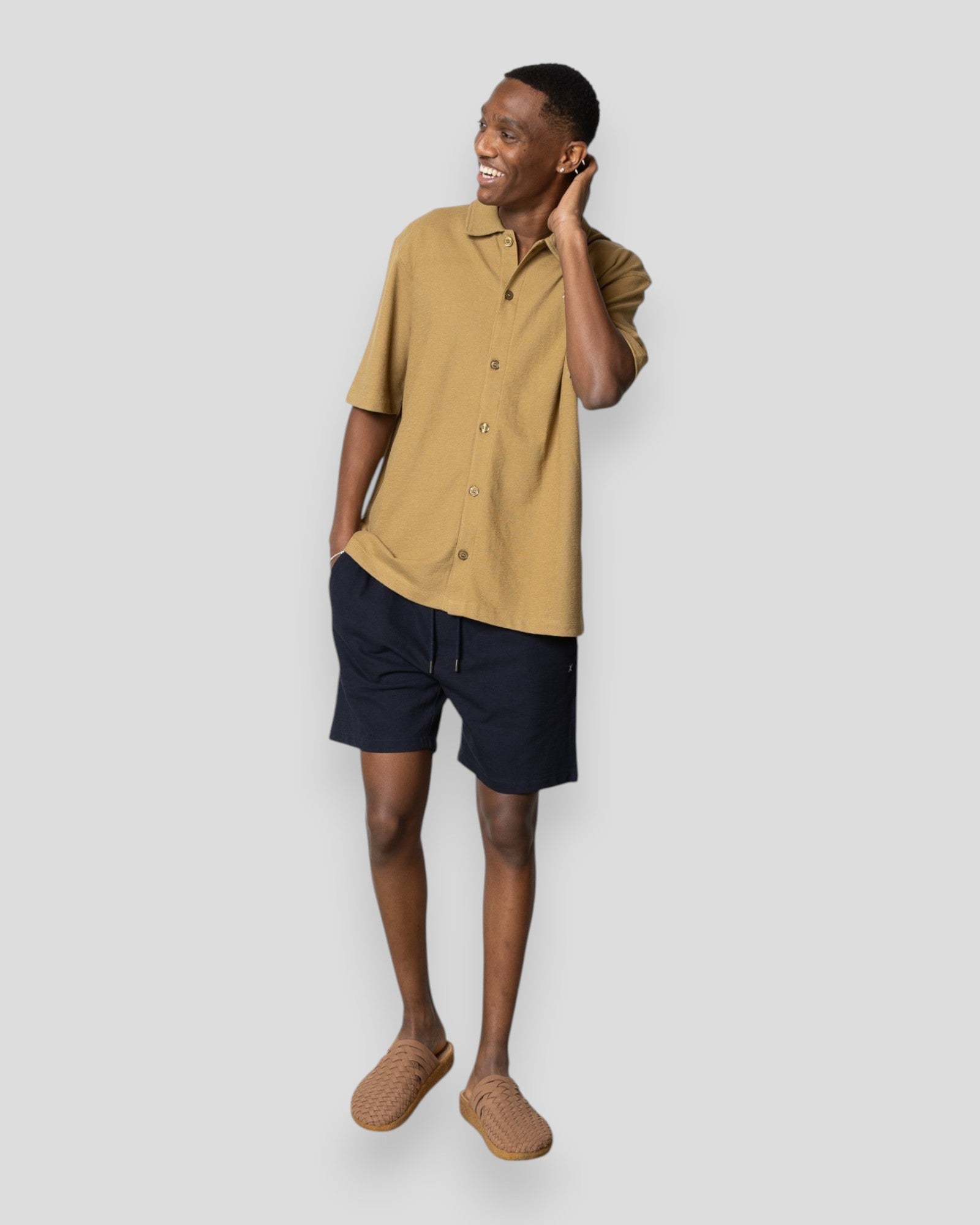 Dunkelblå Calton strukturerede shorts fra Clean Cut Copenhagen med elegante syninger og afslappet pasform.