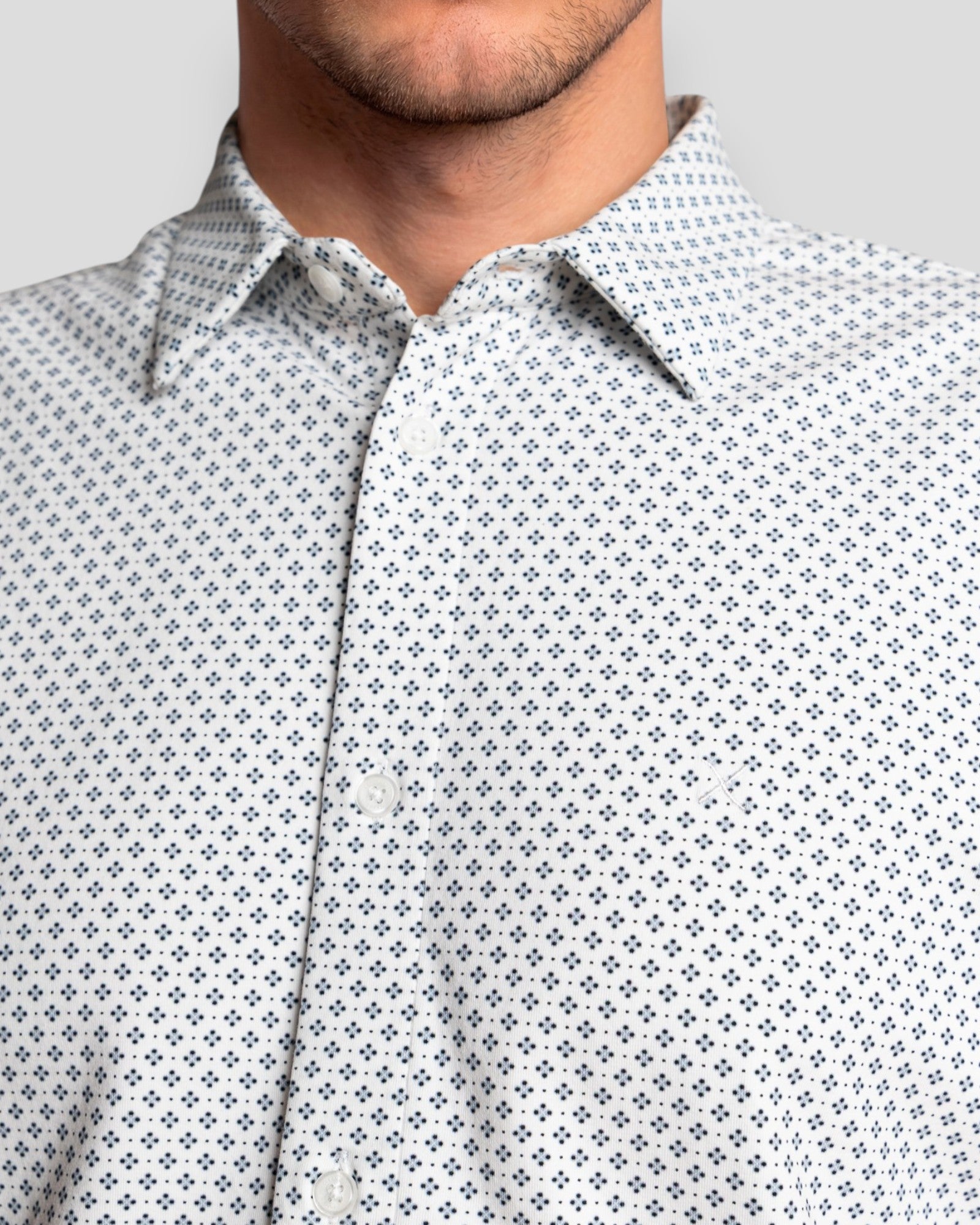 Clean Cut Copenhagen formal stretch shirt in ecru and light blue, short-sleeve design with a crisp, tailored fit.