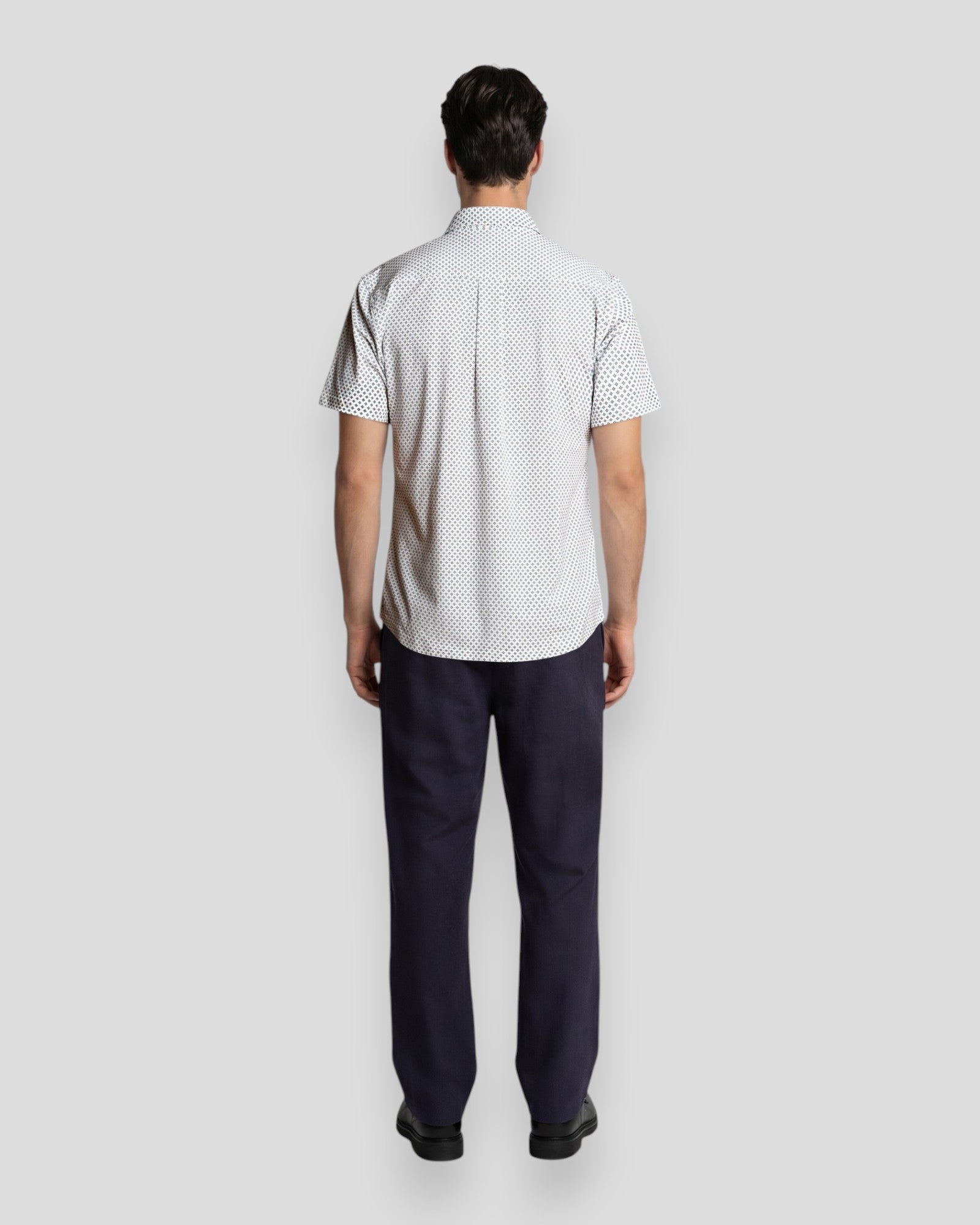 Clean Cut Copenhagen formal stretch shirt in ecru and light blue, featuring a classic design with a tailored fit.