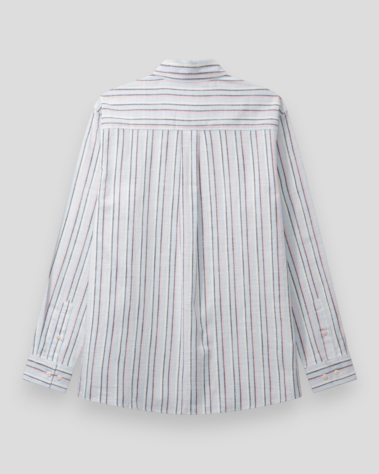 Lyseblå og violetstribet herreshirt fra Clean Cut Copenhagen, afslappet stil og bløde materialer.