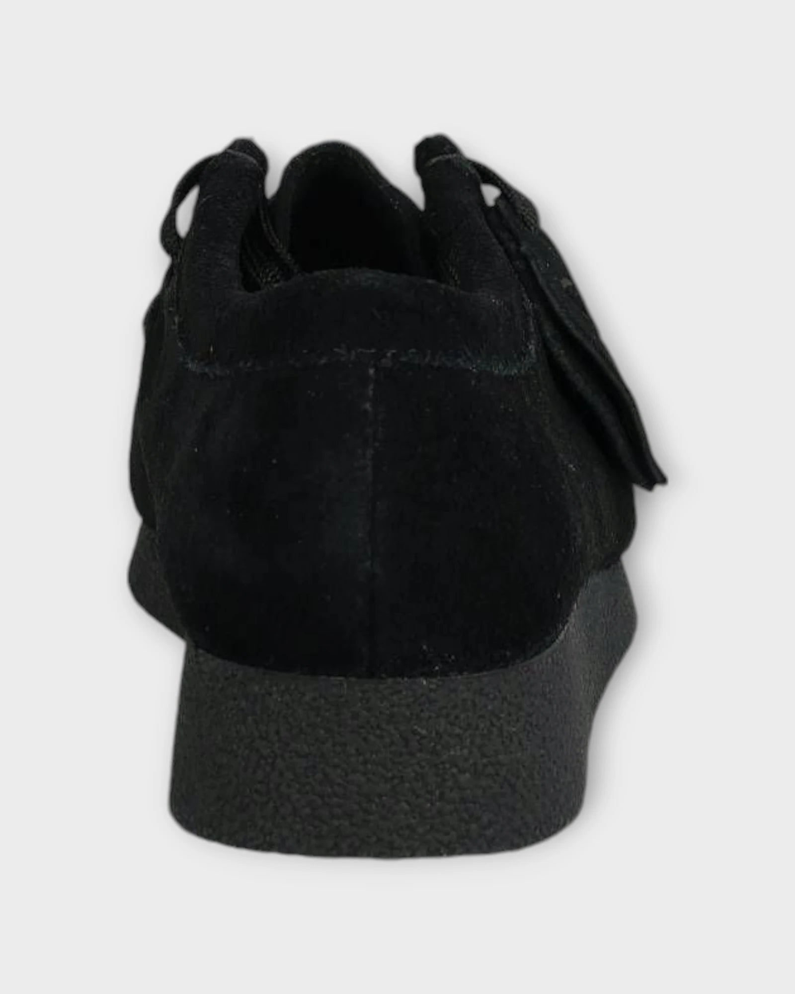 Wallabee EVO Black Suede - Sorte Clarks Ruskindssko til Herre. Her set bagfra.