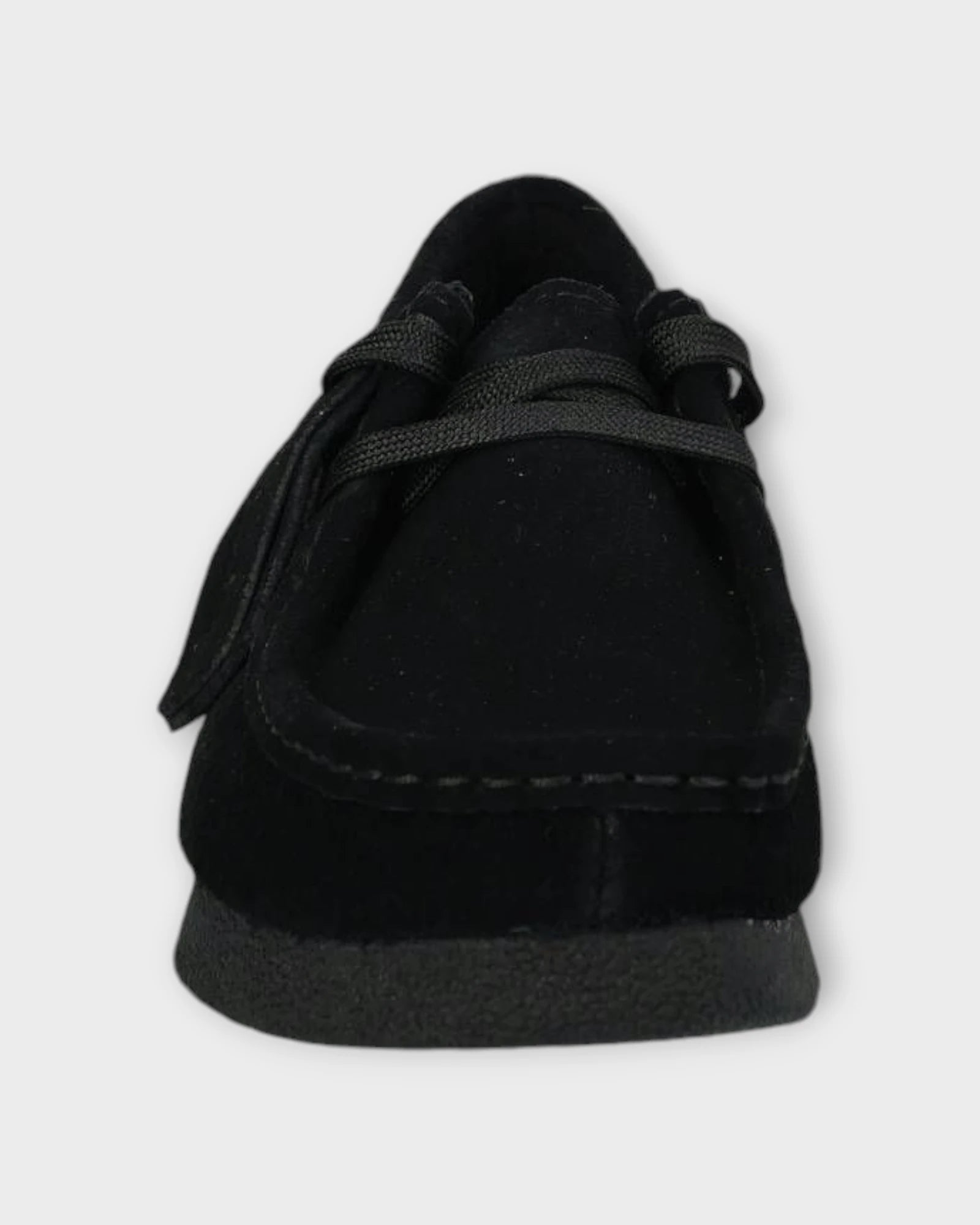 Wallabee EVO Black Suede - Sorte Clarks Ruskindssko til Herre. Her set forfra.