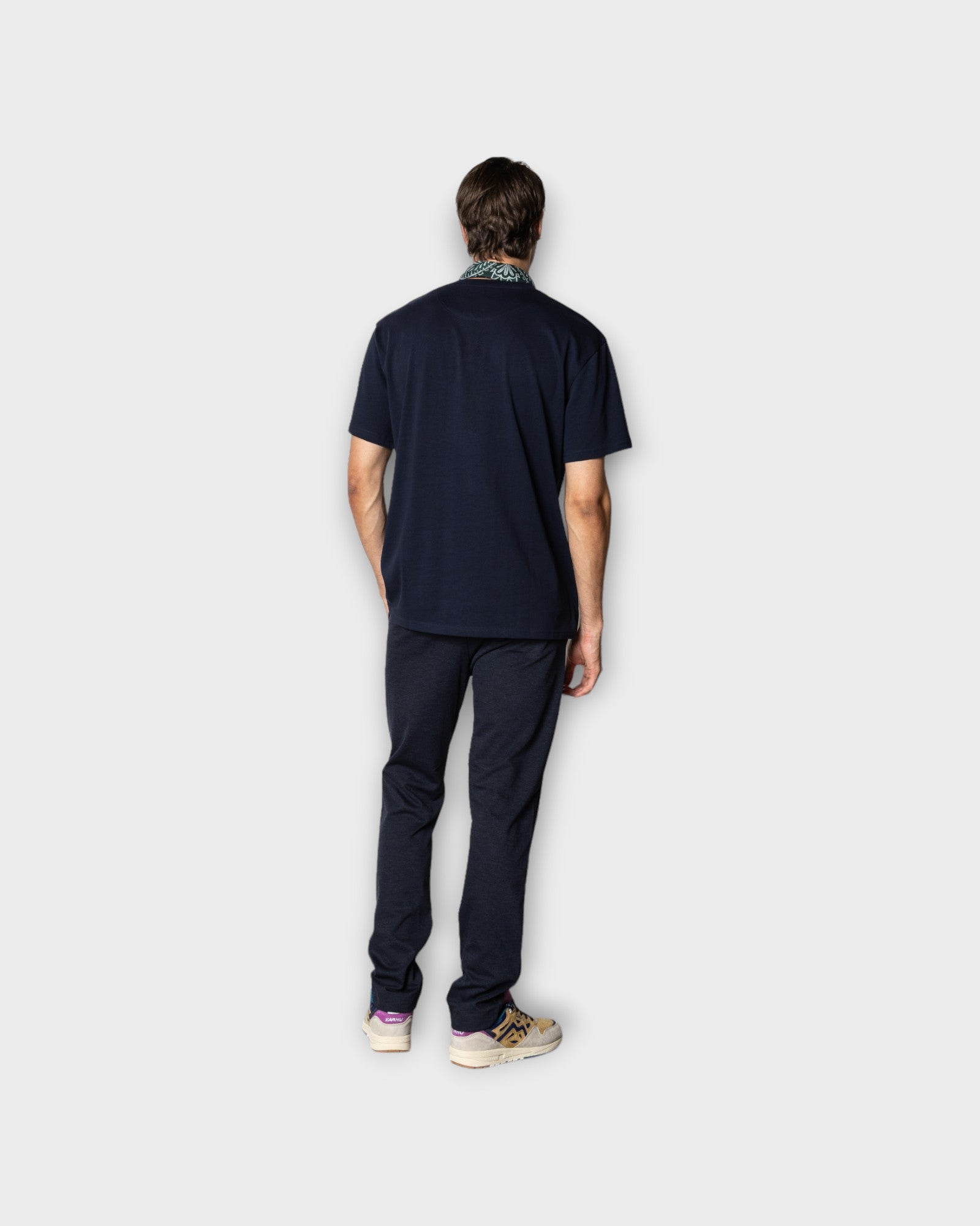 Jonas Organic T-Shirt Navy - Blå Clean Cut Copenhagen Herre T-Shirt. Her set bagfra.