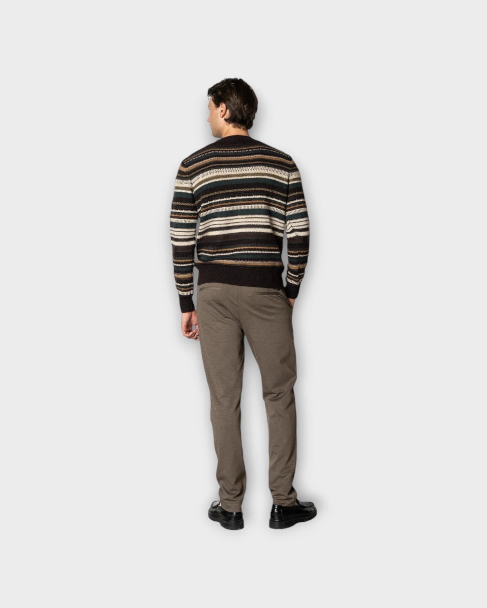 Phillip Wool Knit - Deep Green/Ecru Stripe - Stribet Clean Cut Copenhagen Herre Strik. Her set på model bagfra.