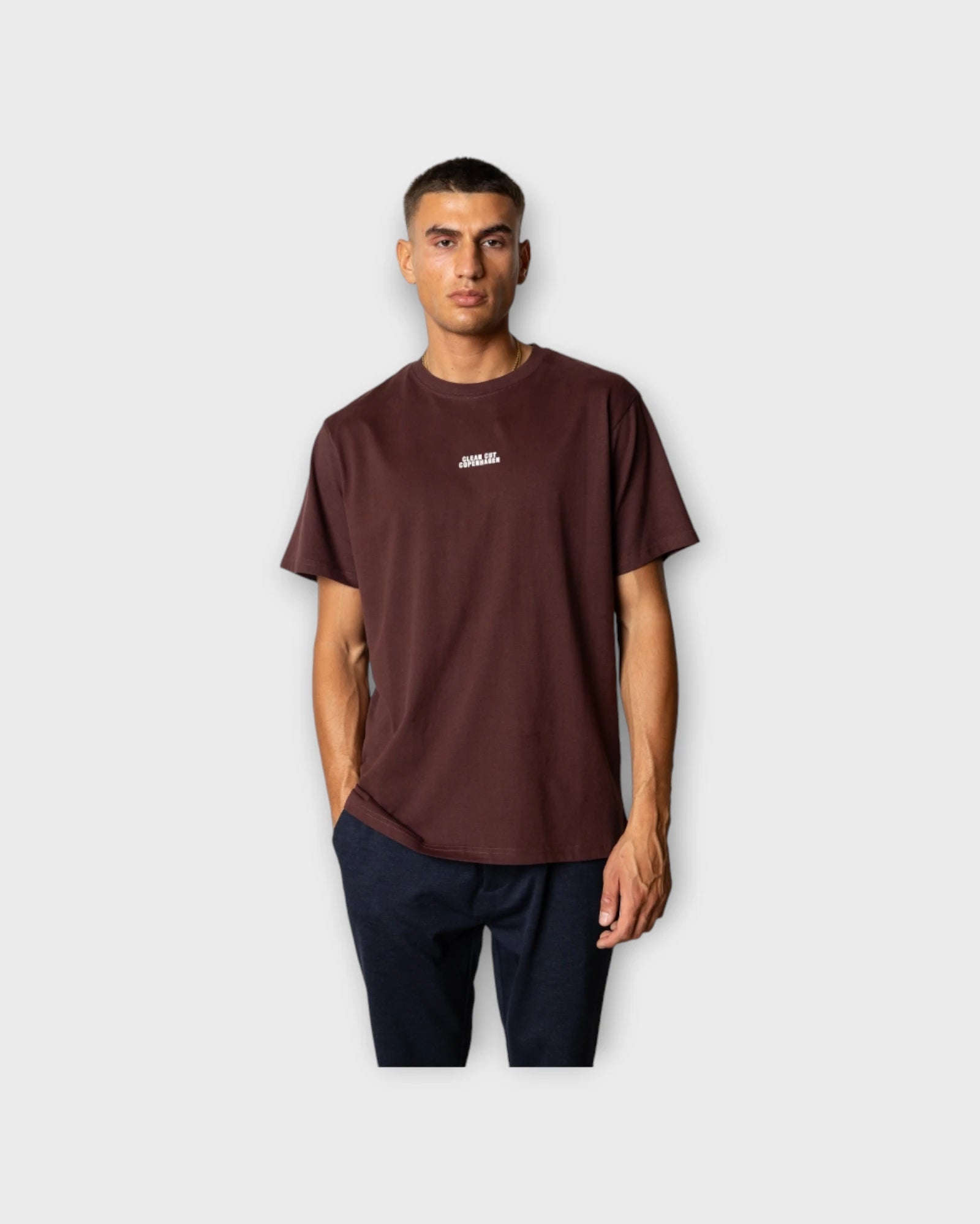 Cohen Brushed Tee SS Dark Plum - Bordeaux Clean Cut Copenhagen Herre T-shirt. Her set forfra.