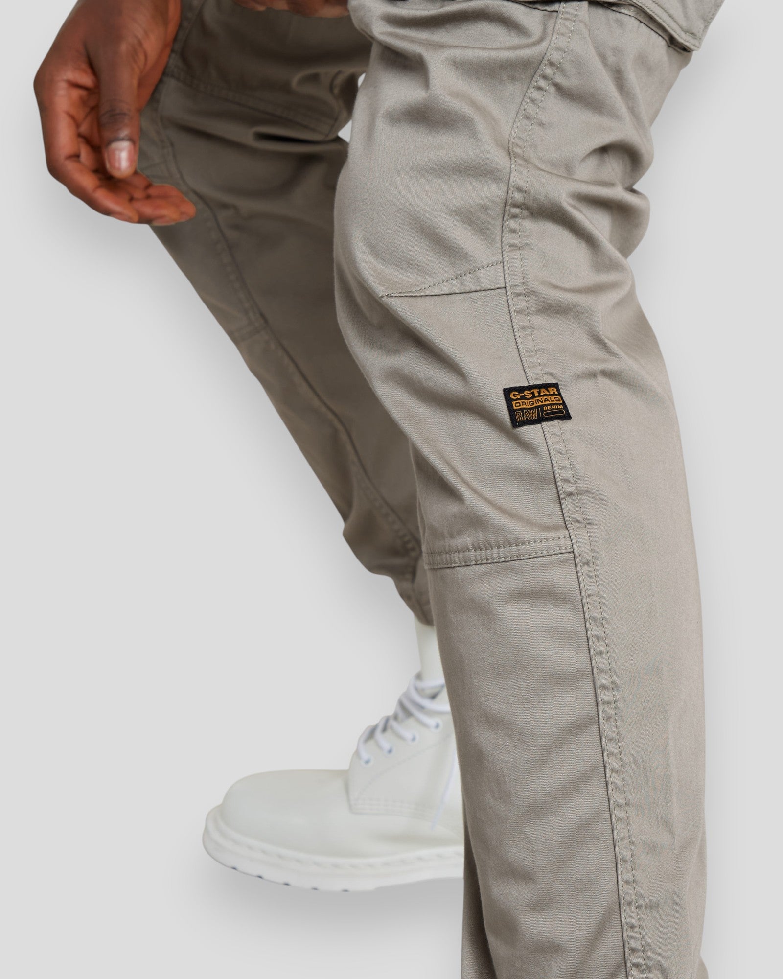 G-STAR RAW Rovic Zip 3D Regular Tapered track pants i elefantskind, afslappet pasform og moderne design.