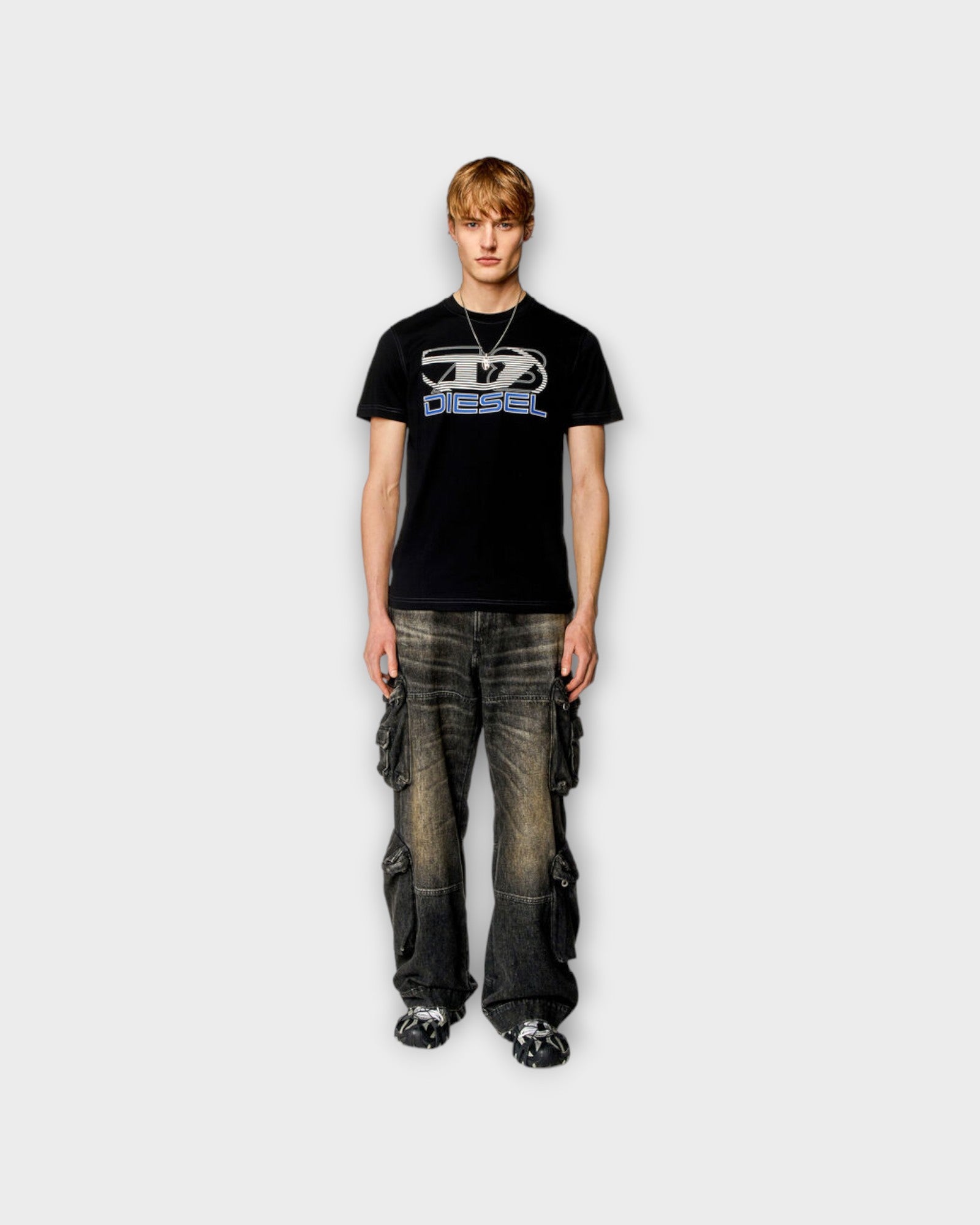 Diegor K Tee Black - Sort Diesel T-shirt til Mænd med print. Her set på model forfra.