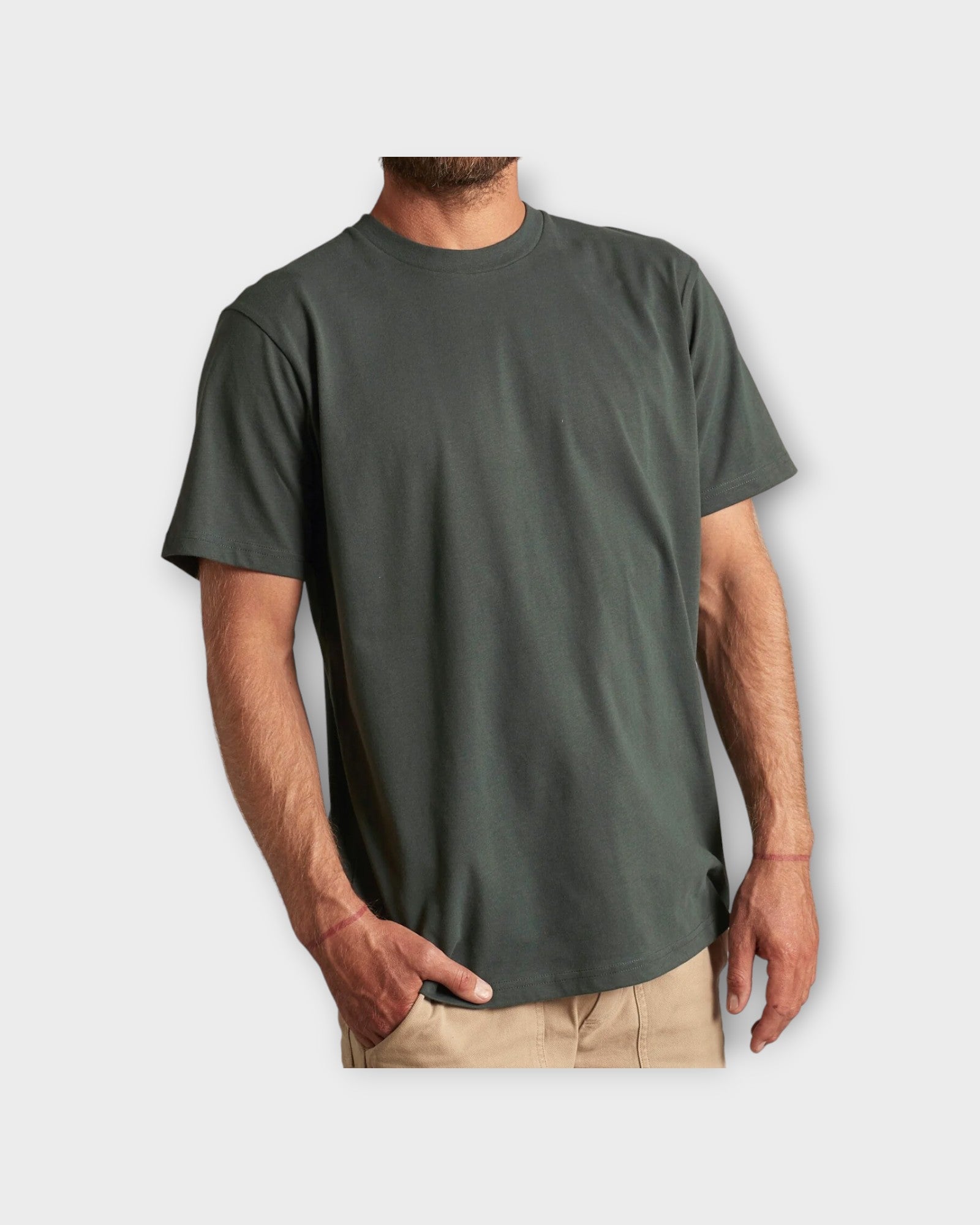 Essential Men´s Brushed T-shirt Stone Green - Grøn ELSK T-shirt til Mænd. Her set i closeup.