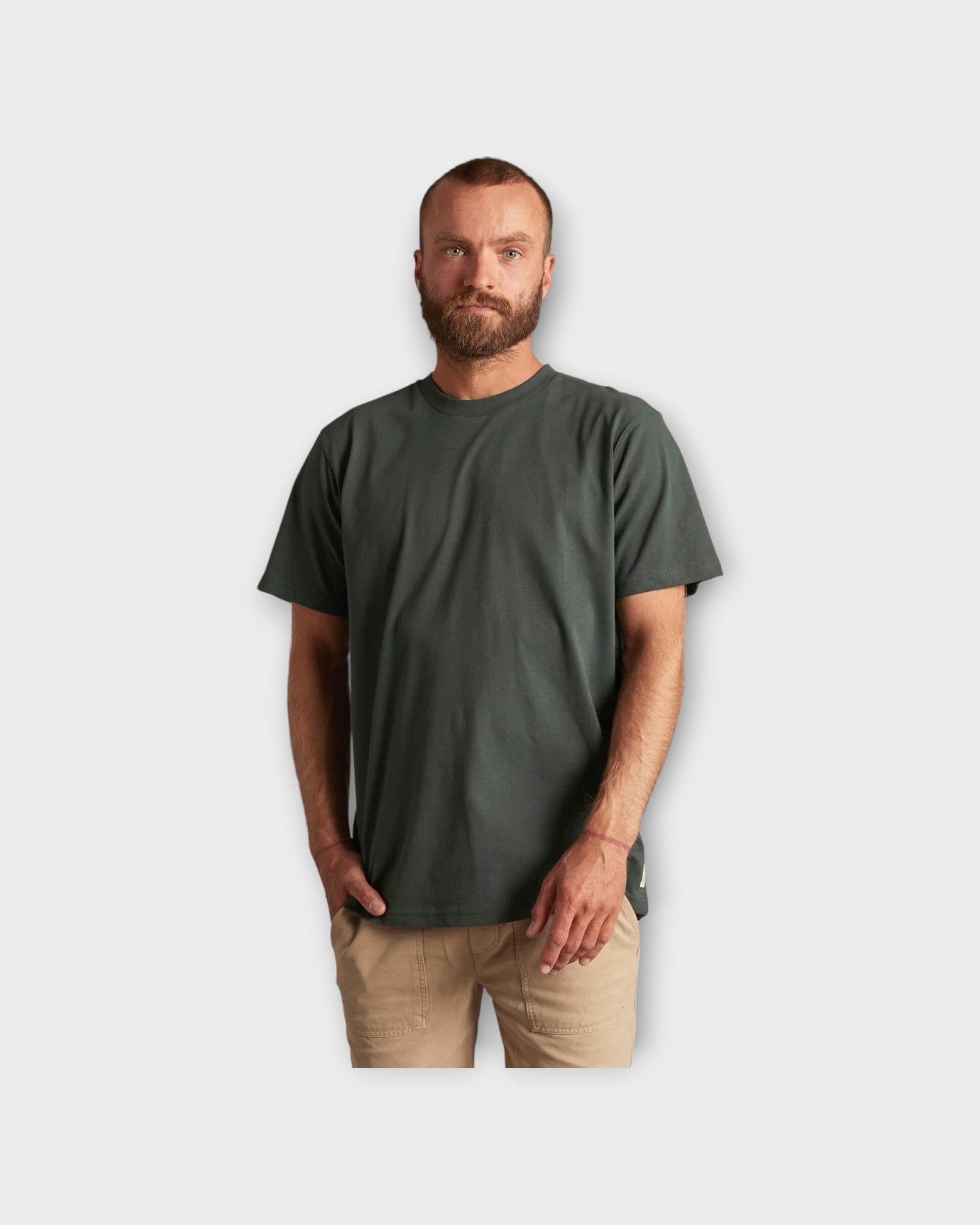 Essential Men´s Brushed T-shirt Stone Green - Grøn ELSK T-shirt til Mænd. Her set forfra.