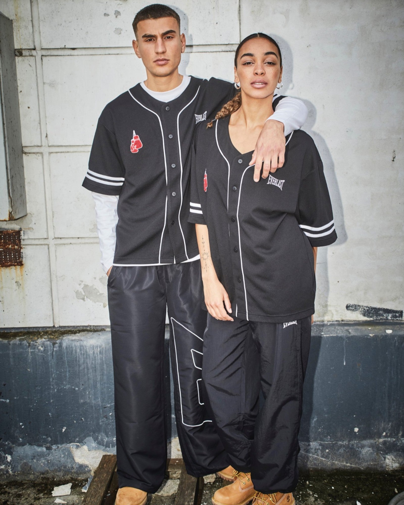 Everlast NO. 1 Baseball Jersey Tee in black, casual men's tee with baseball-inspired design and comfortable fabric.