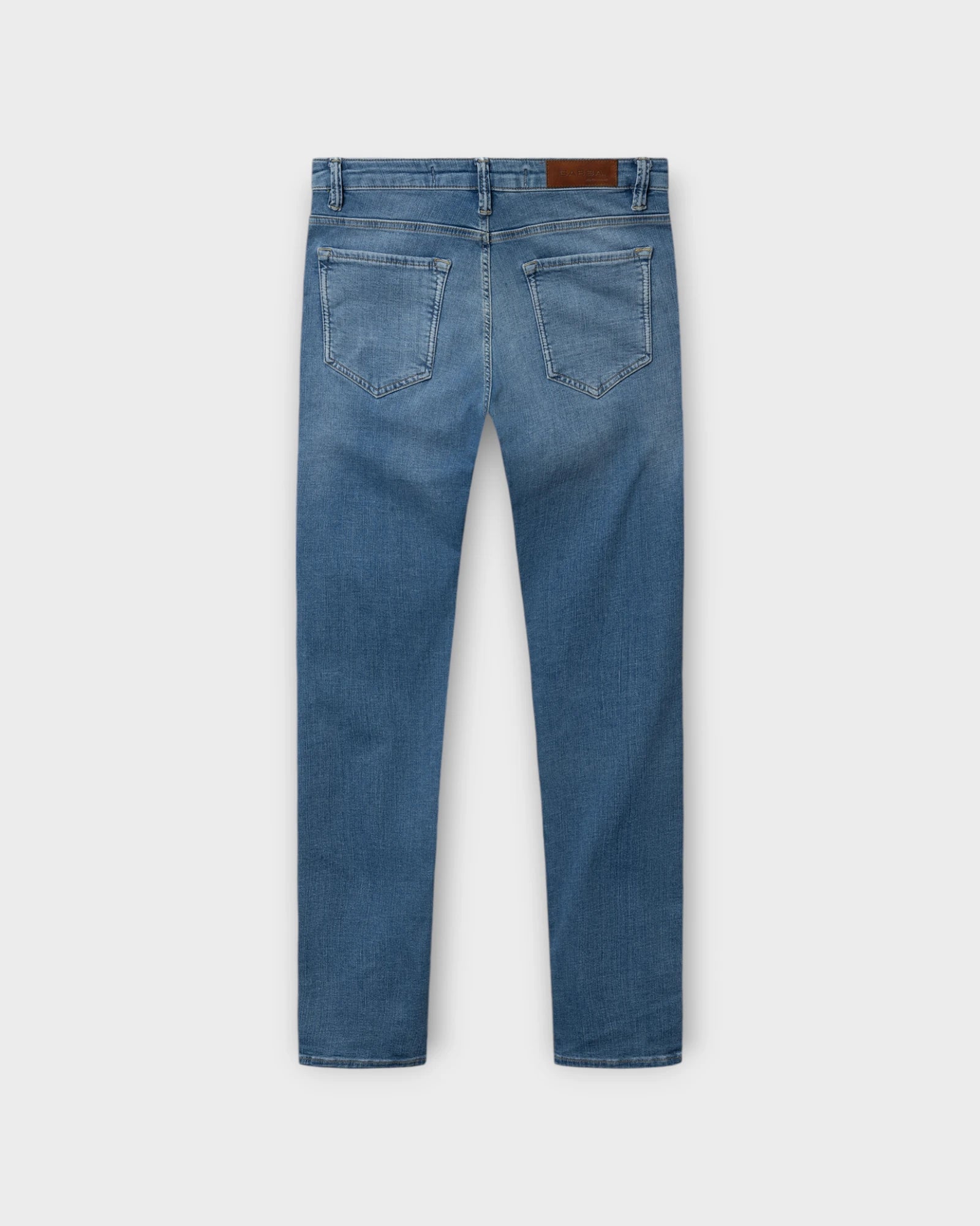 Jones K2615 Lt Denim Wash - Blå forvasket Gabba Slim Fit herre Jeans. Her set bagfra.