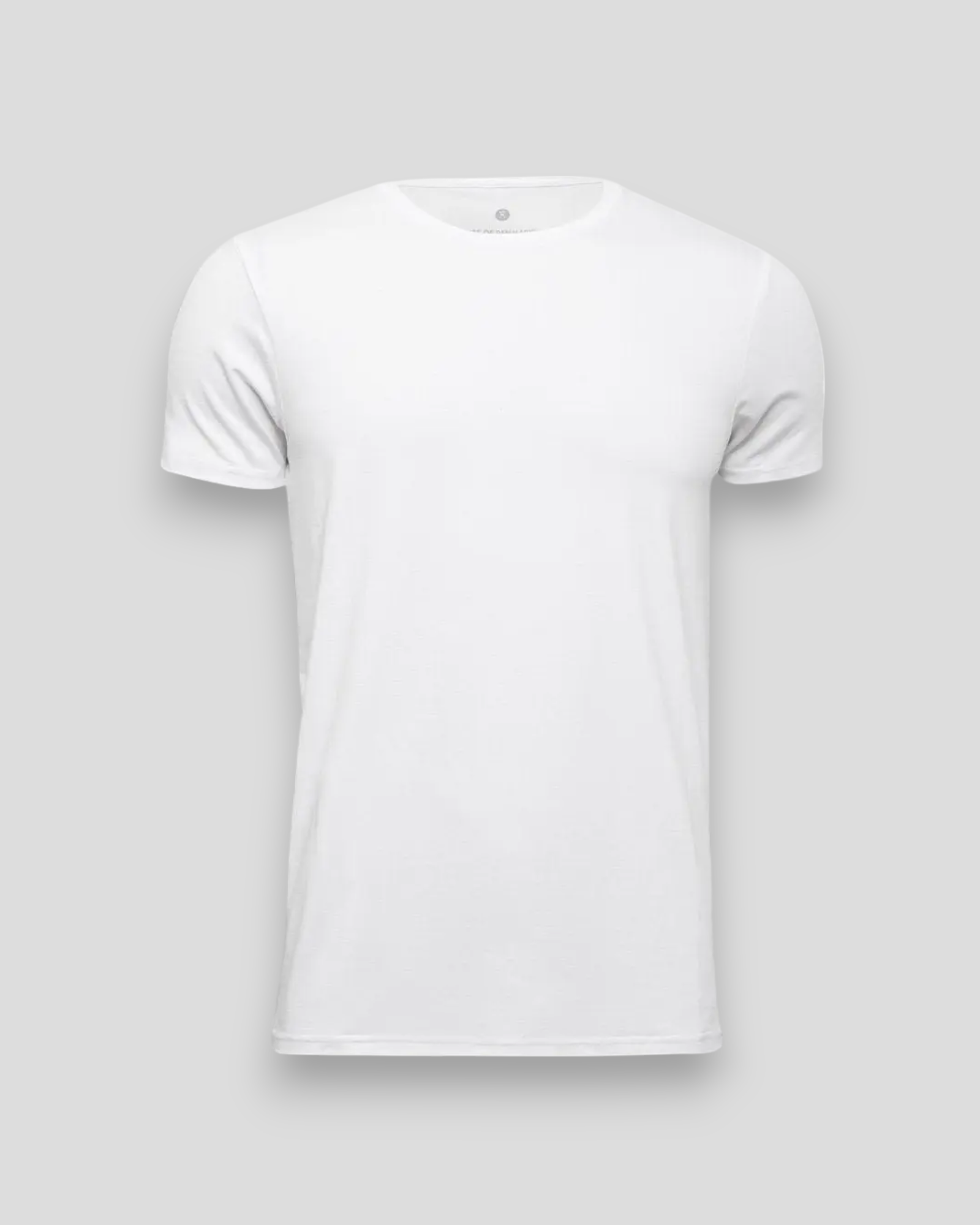 Lækker bambus T-Shirt til mænd i hvid fra JBS Of Denmark. Her set forfra. 