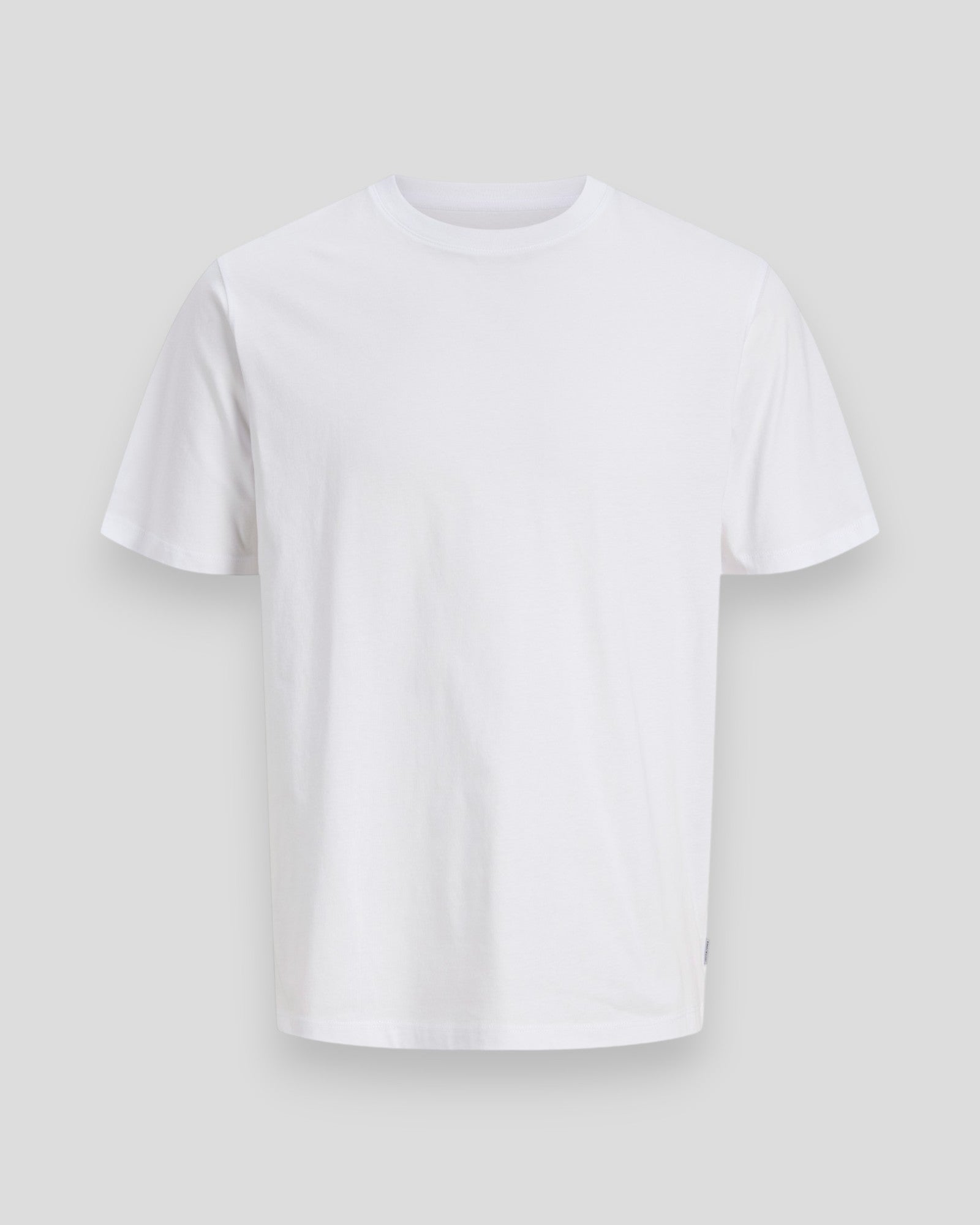 Hvid Jack & Jones økologisk basic T-shirt med rund hals, enkel og komfortabel til hverdag