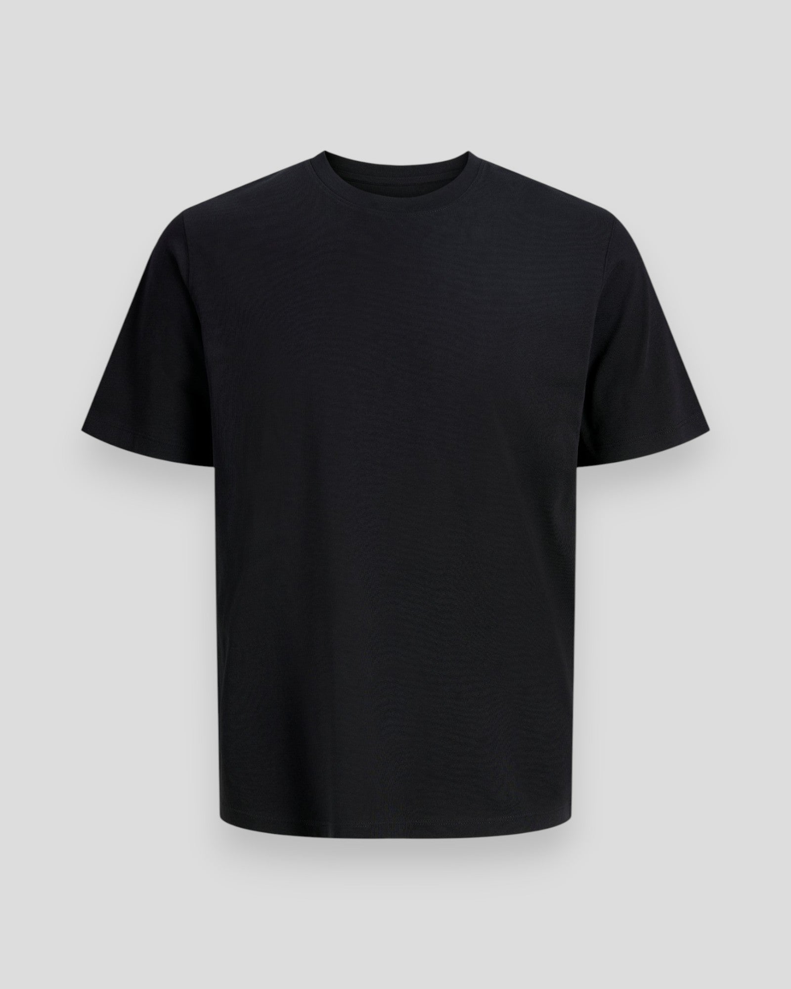 Sort Jack & Jones økologisk basic T-shirt med O-hals, enkel og behagelig, set foran på billedet.