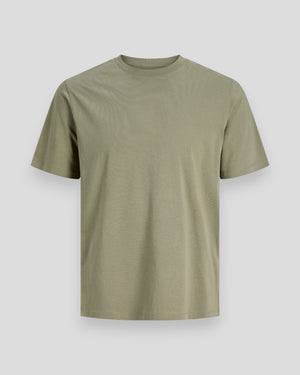 Økologisk basic T-shirt med O-hals fra Jack & Jones i vetiver farve, komfortabel og enkel tøjstil.