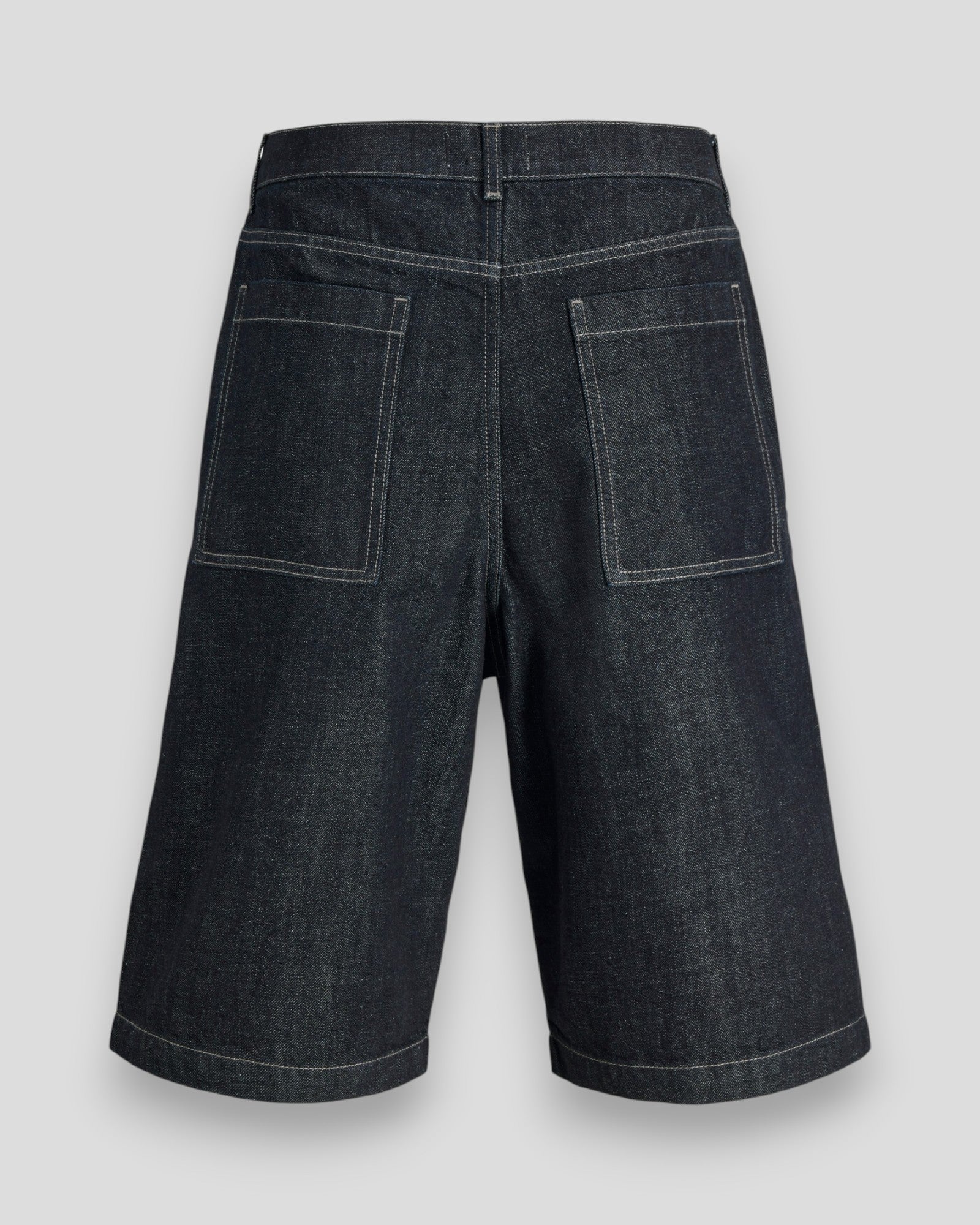 Blå denim shorts fra Jack & Jones Ron Lloyd AKM 856 LN, rå finish, med klassisk pasform og synlige syninger.