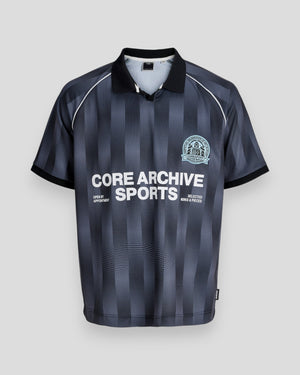 Sort Jack & Jones Breeze Football AOP Mesh Tee SS, luftigt mesh T-shirt med fodboldprint, afslappet sportstil.