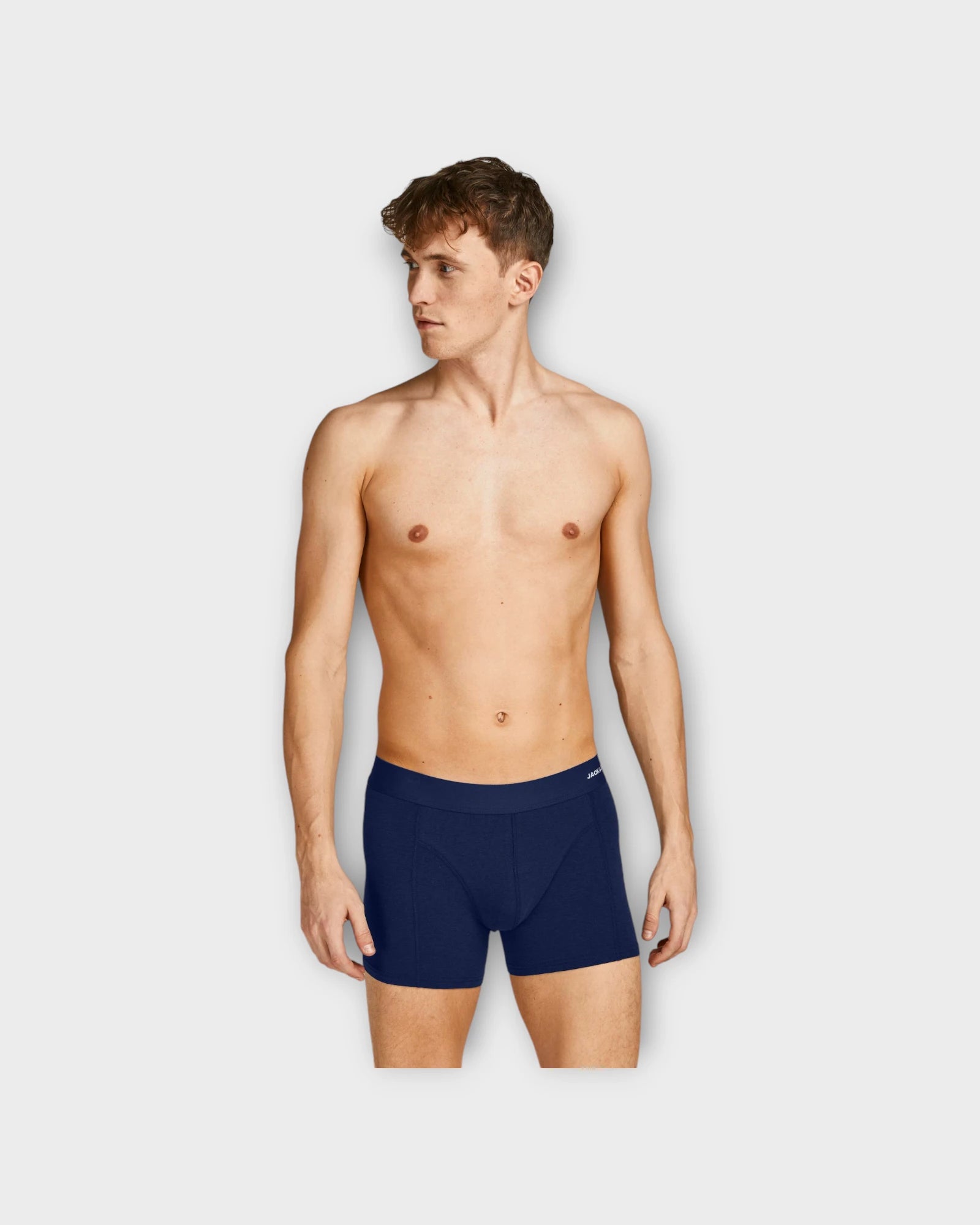 Basic Bamboo Trunks 3 Pack Port Royale - Jack & Jones Bambus Tights til Mænd. Her ses modellen i den navy version.