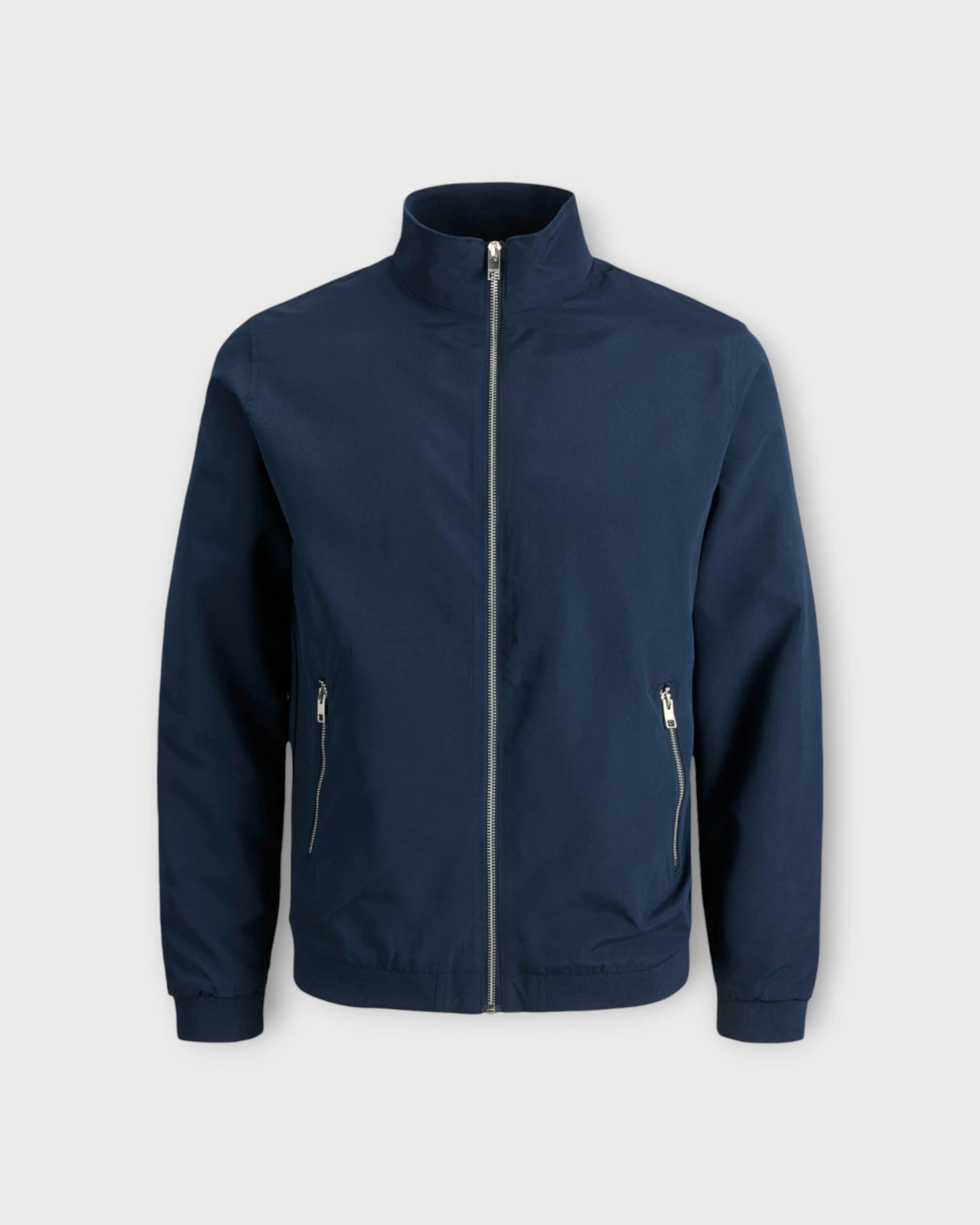 Rush Harrington Bomber Navy - Kort Mørkeblå Jack & Jones Herre Jakke. Her set forfra. 