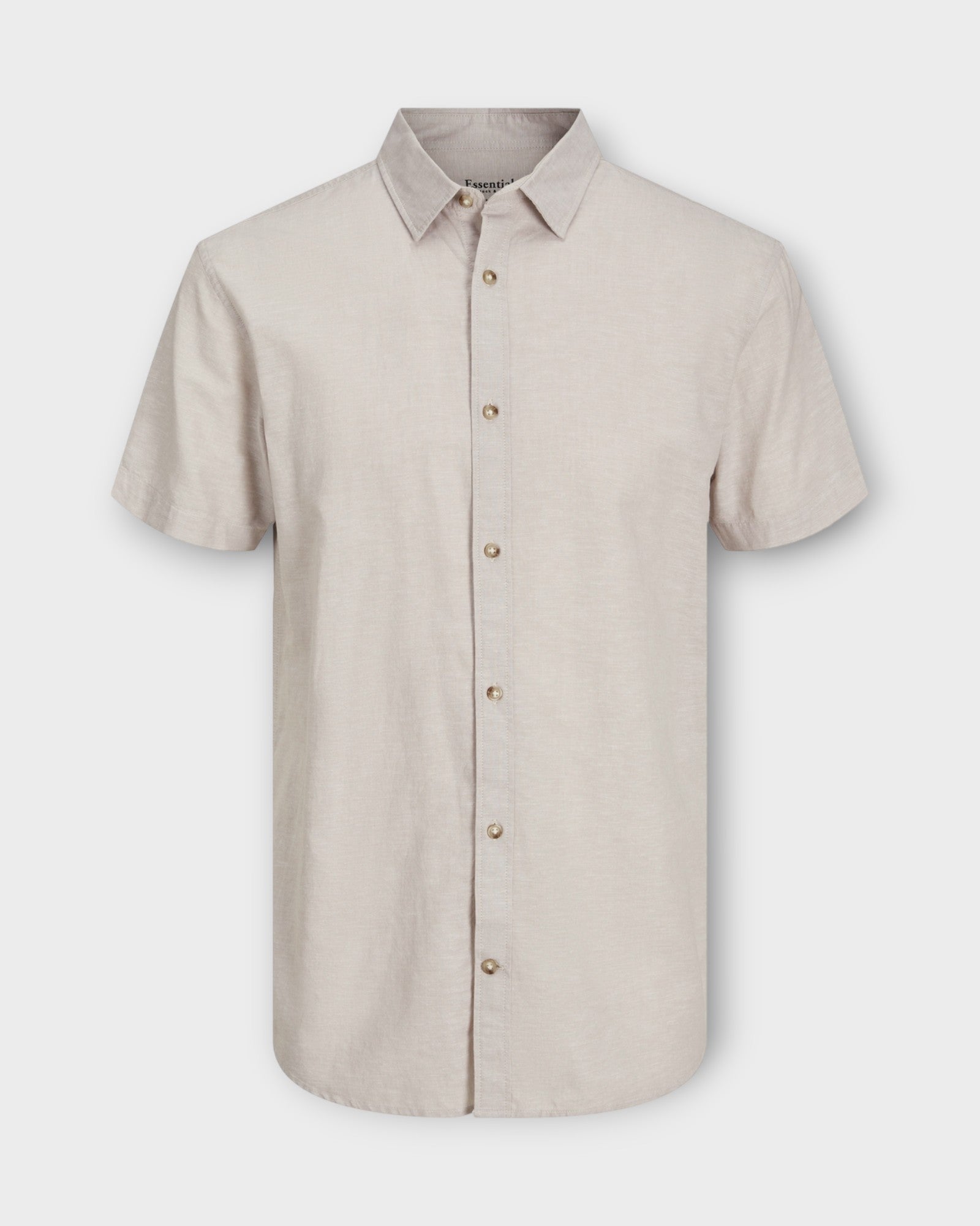 Summer Linen Shirt Crockery fra Jack and Jones. Kortærmet sandfarvet hørskjorte til mænd. Her set forfra.
