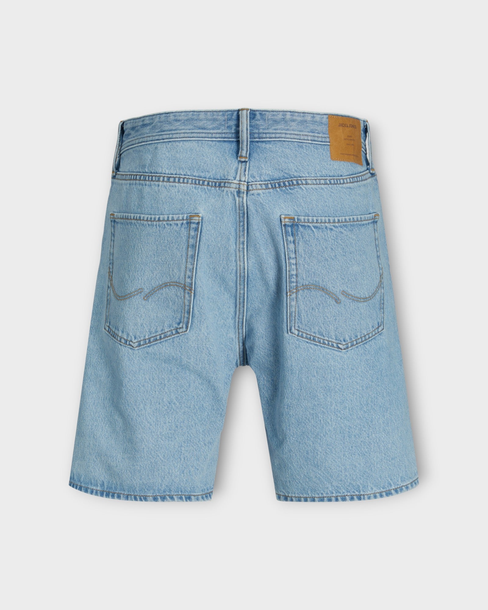 Tony Shorts SBD 304 SN Blue Denim fra Jack and Jones. Stone Washed Baggy Denim Short. Her set bagfra.