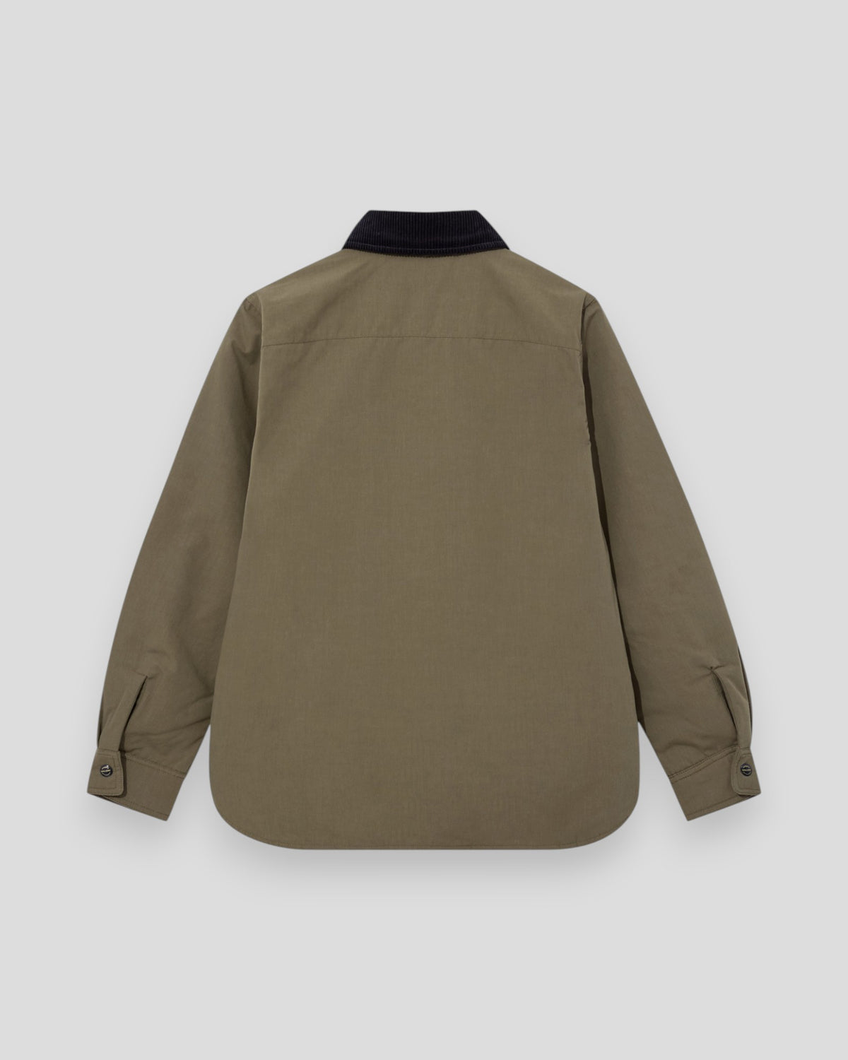 Mos Mosh Gallery Callum jakke i olivengrøn med let polstret design og moderne pasform, vist på model.