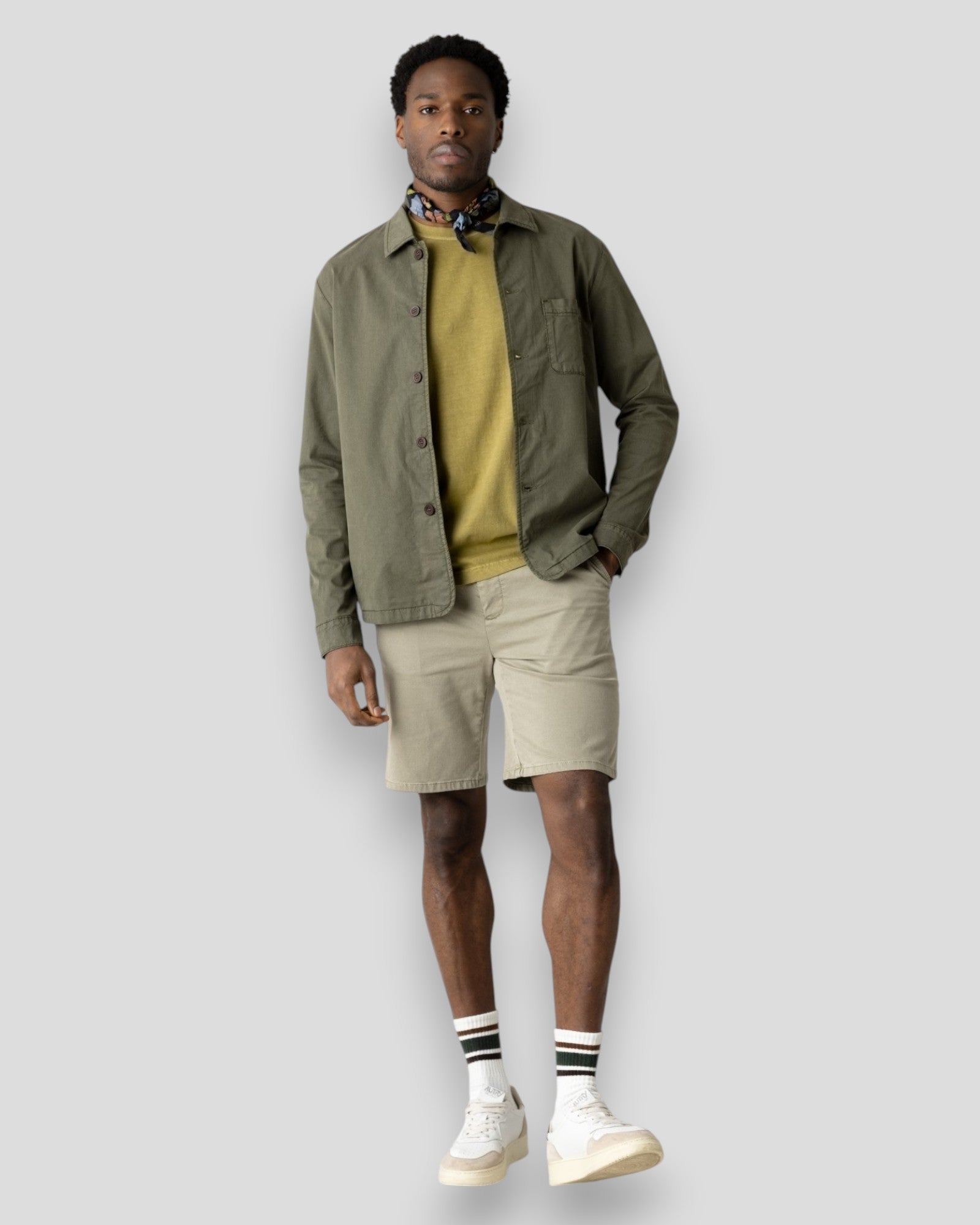 Danish: Mos Mosh Gallery Penn Paper Shorts i seneca rock-stil, afslappede shorts med papiragtigt stof, perfekt til sommerbrug.